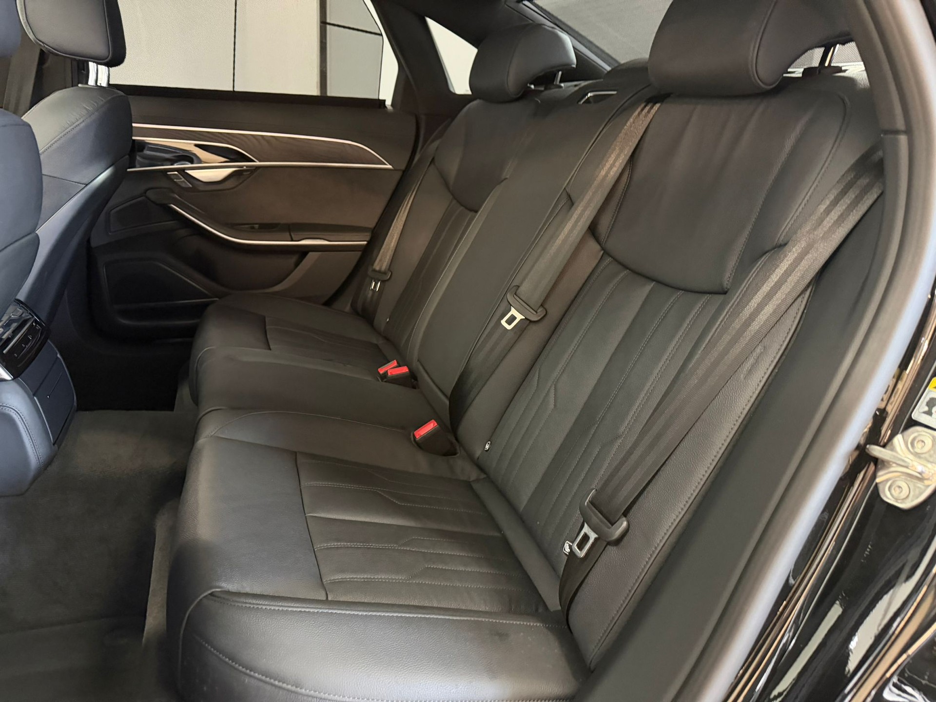 AUDI A8 60 TFSI e quattro tiptronic-image-7