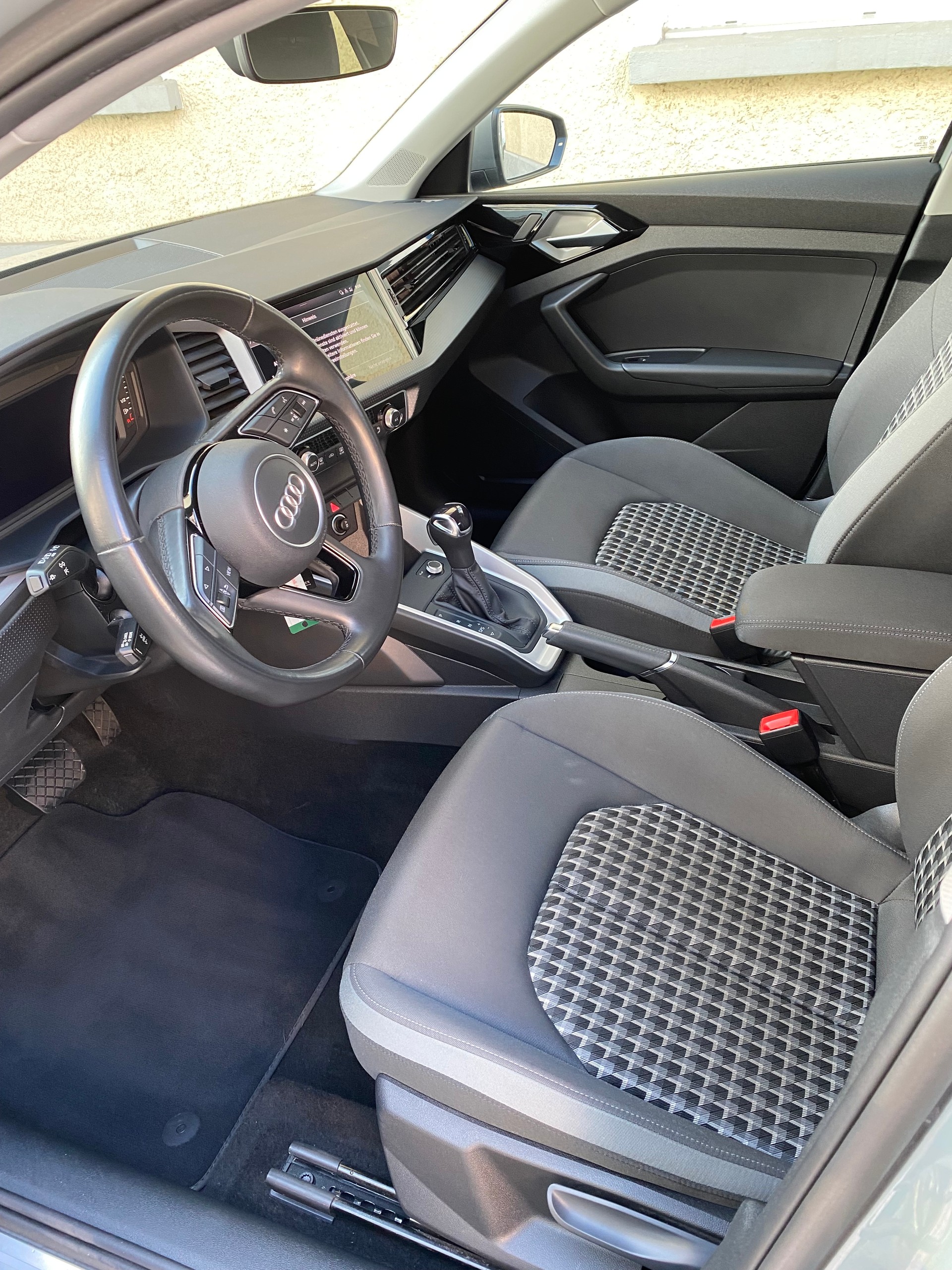 AUDI A1 Sportback 40 TFSI S Line S-tronic-image-15