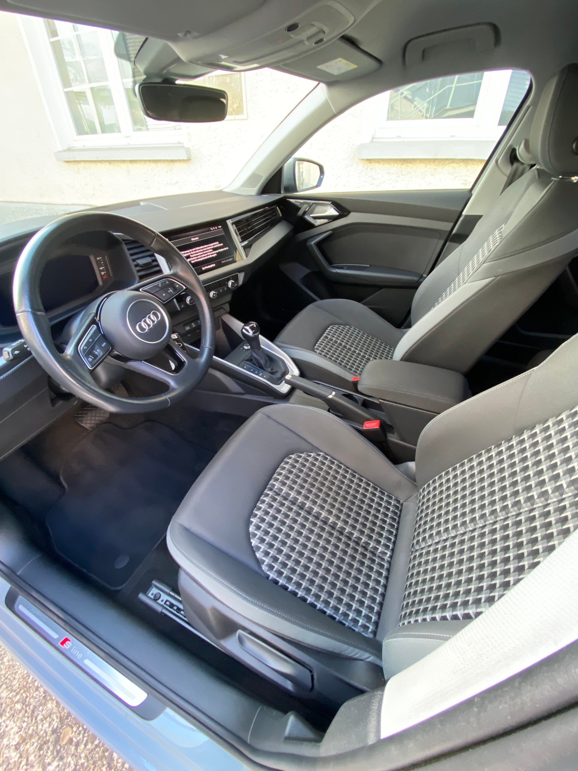 AUDI A1 Sportback 40 TFSI S Line S-tronic-image-14