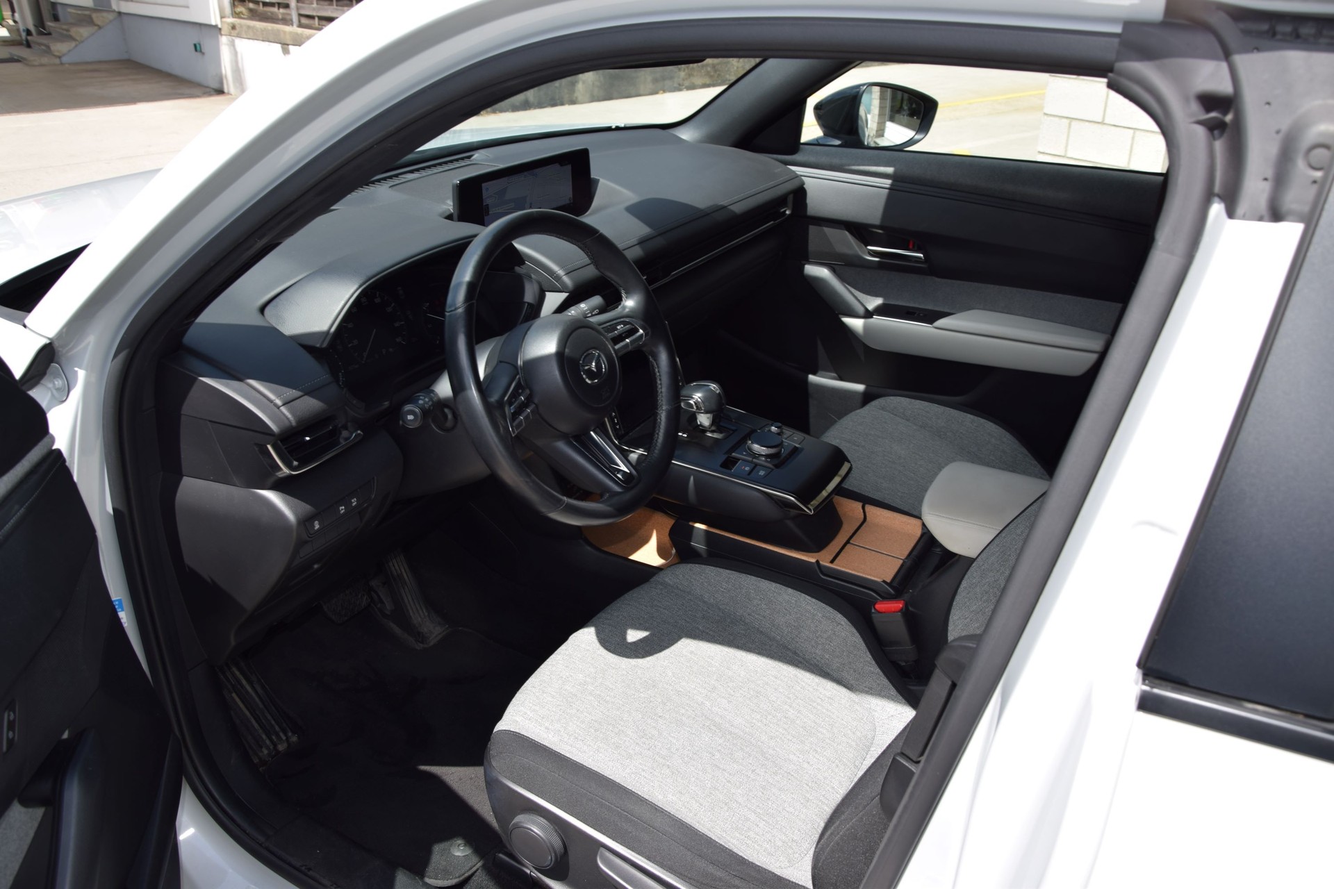 MAZDA MX-30 e-Skyactiv Ambition Plus-image-3
