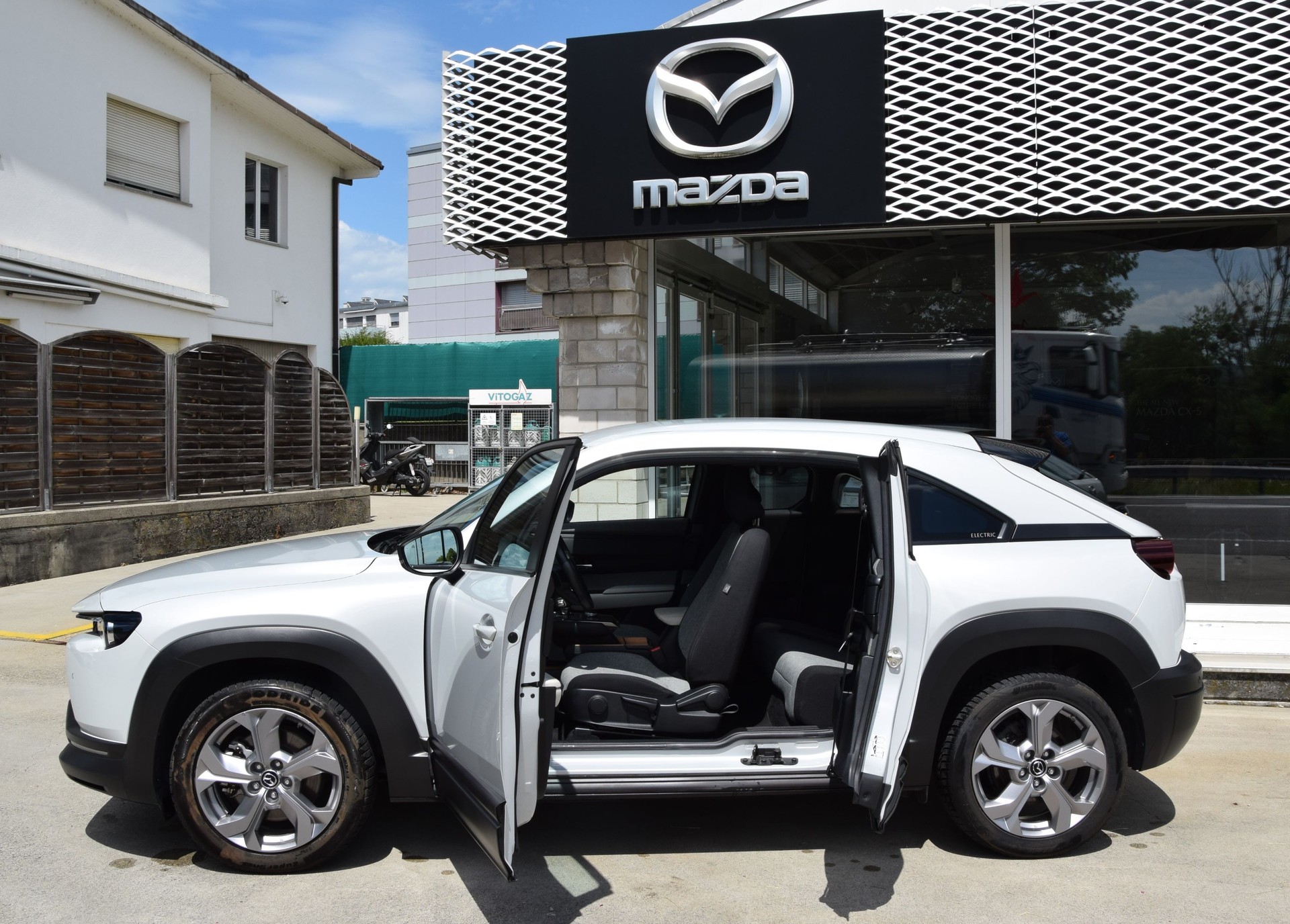 MAZDA MX-30 e-Skyactiv Ambition Plus-image-4