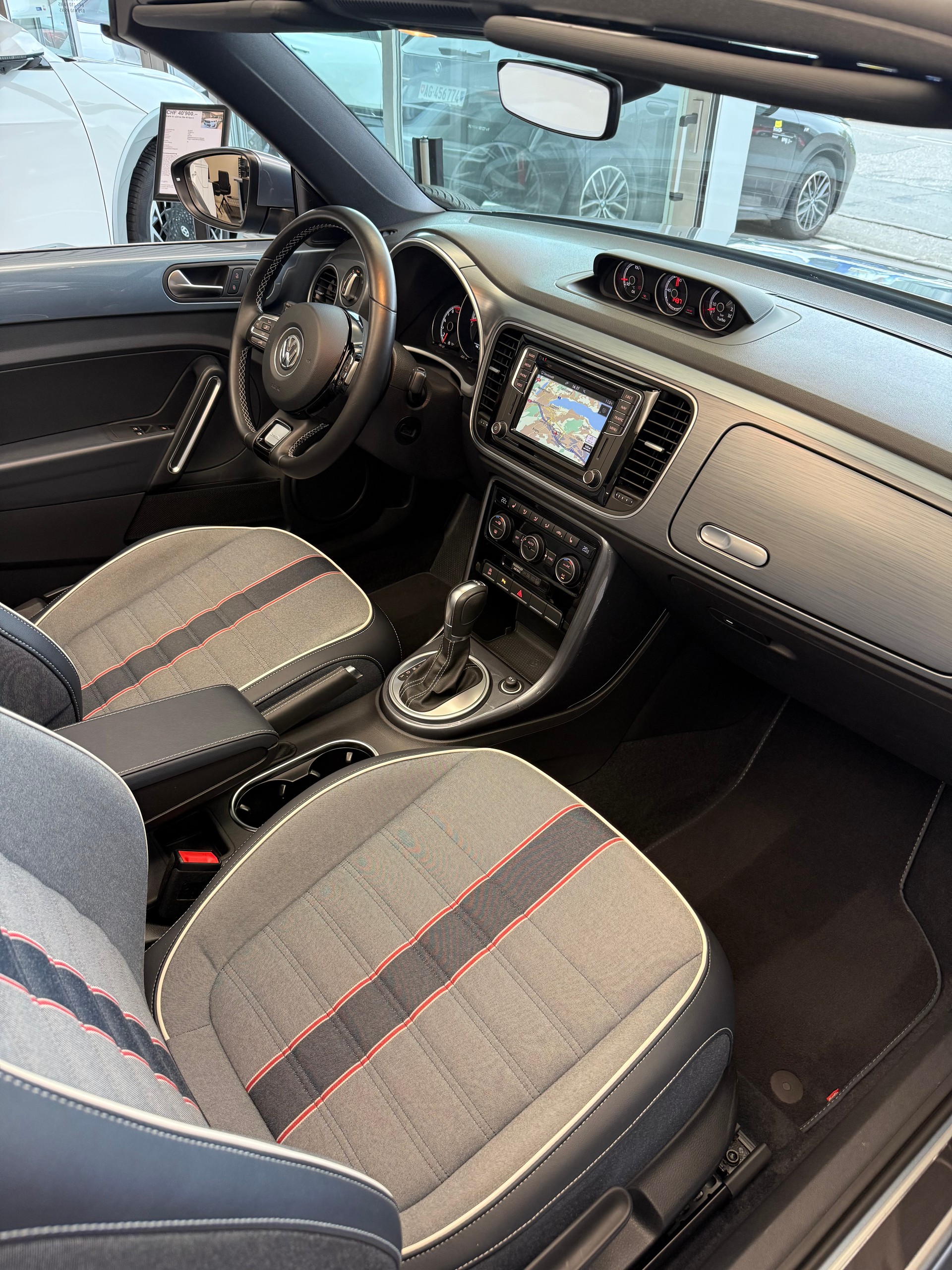 VW Beetle Cabriolet Denim Jeans Edition 1.4 TSI DSG-image-10