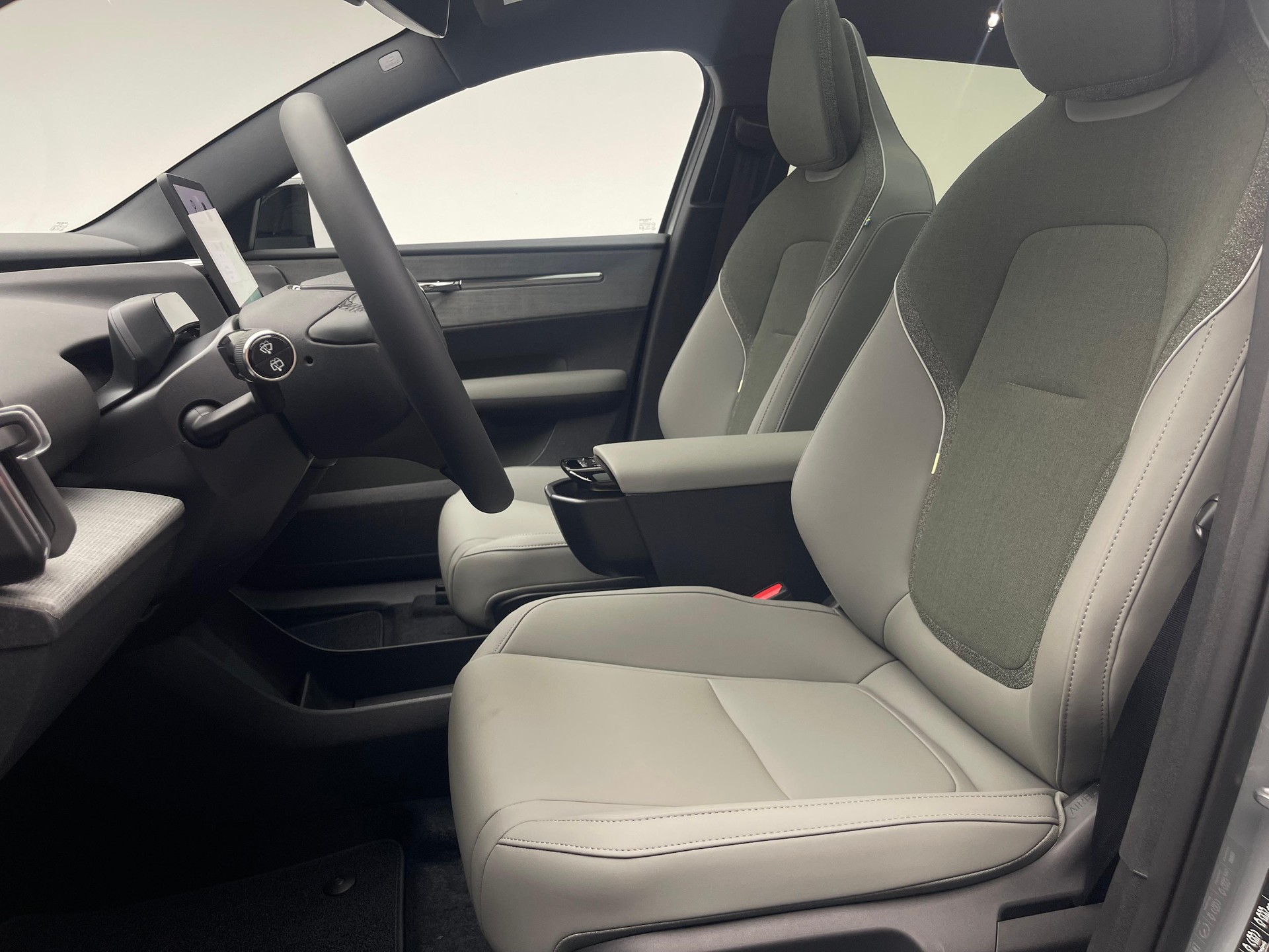 VOLVO EX30 CC E60 Twin Performance AWD-image-7