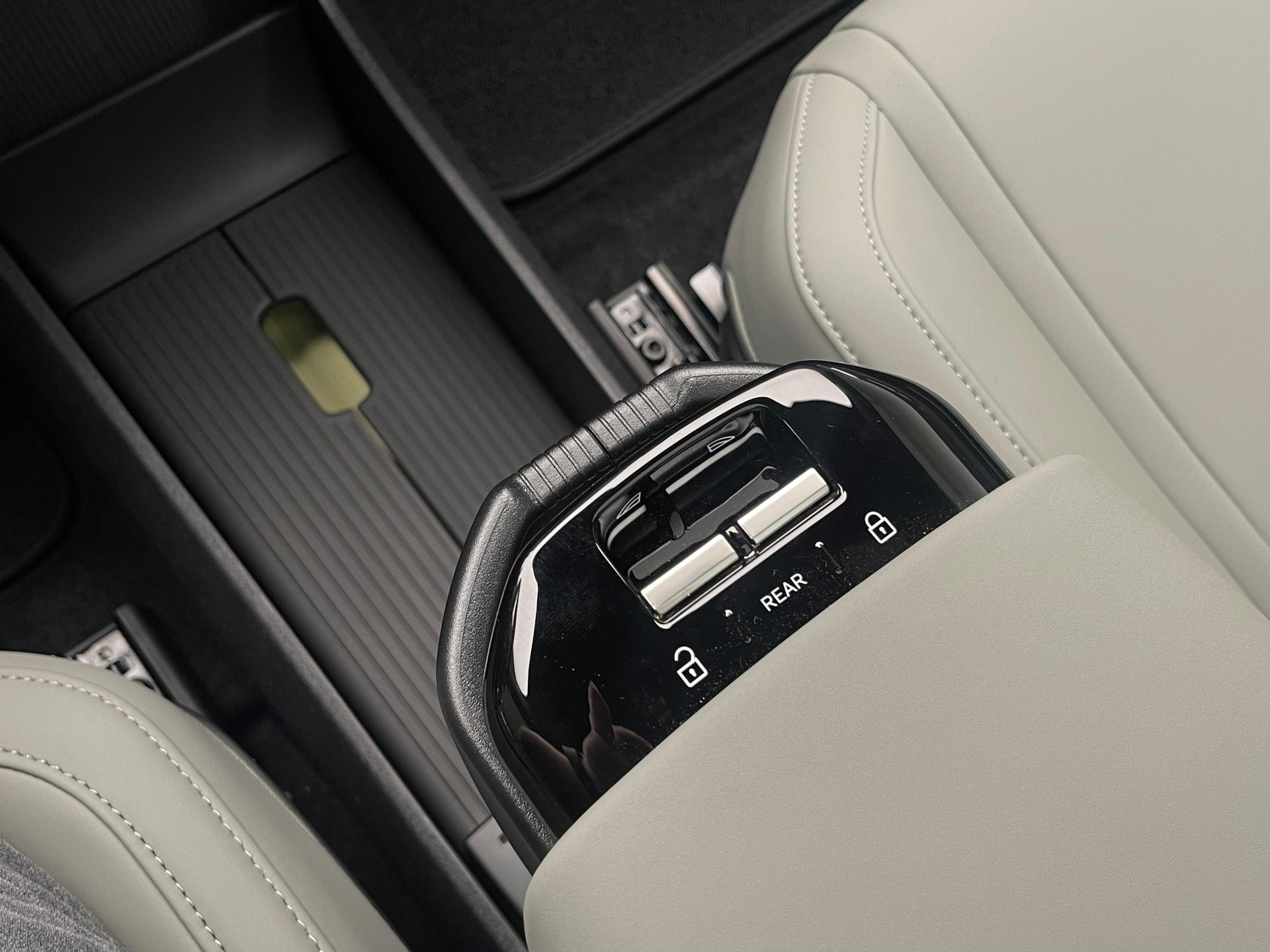 VOLVO EX30 CC E60 Twin Performance AWD-image-23