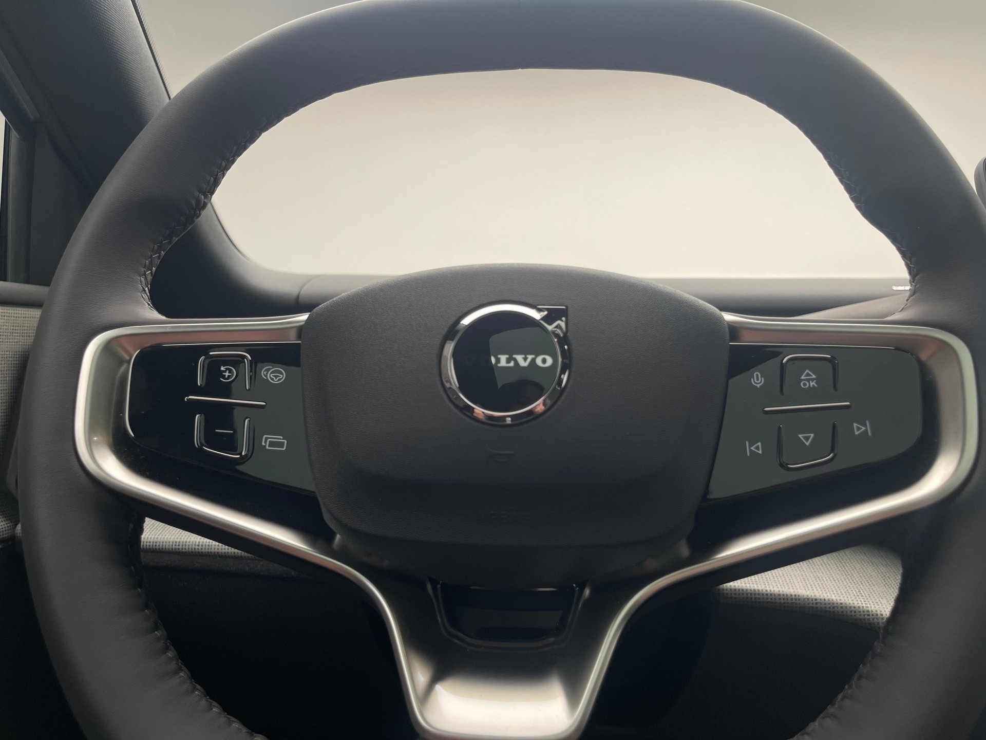 VOLVO EX30 CC E60 Twin Performance AWD-image-16