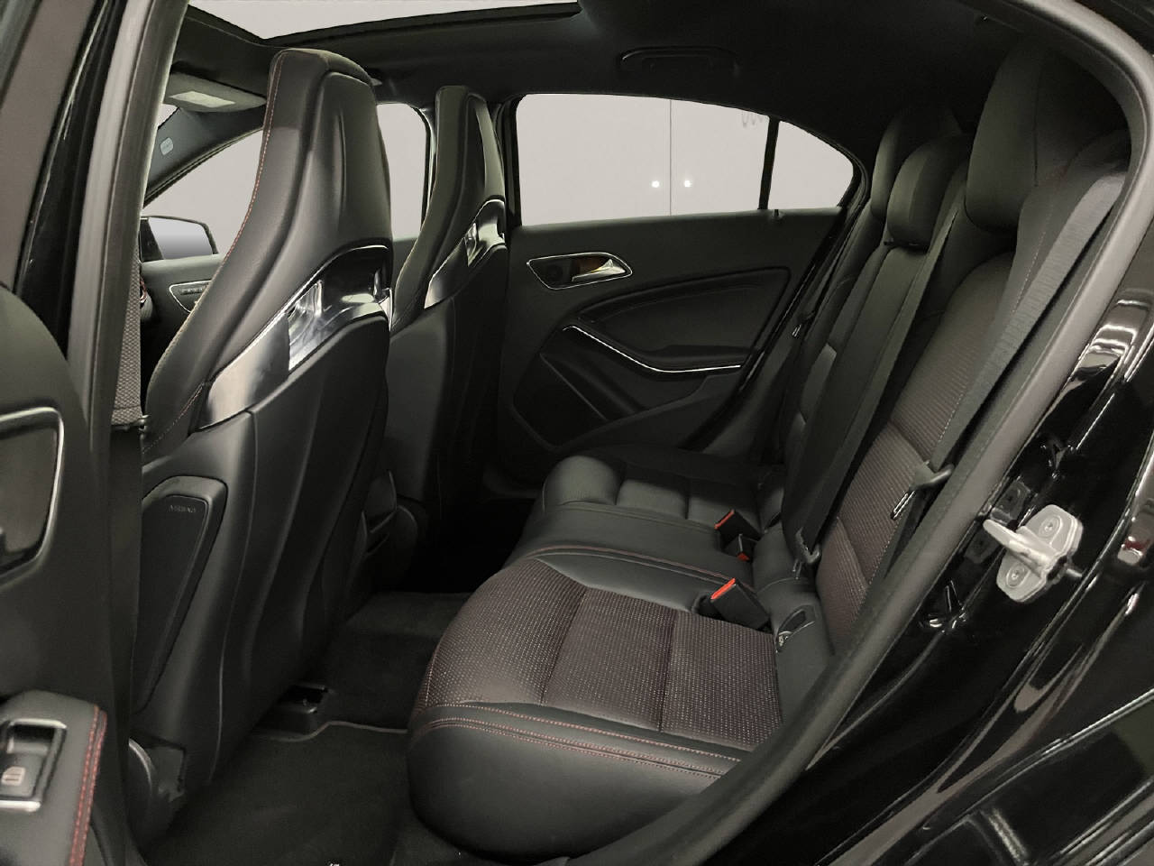 MERCEDES-BENZ A 45 AMG 4m-image-10