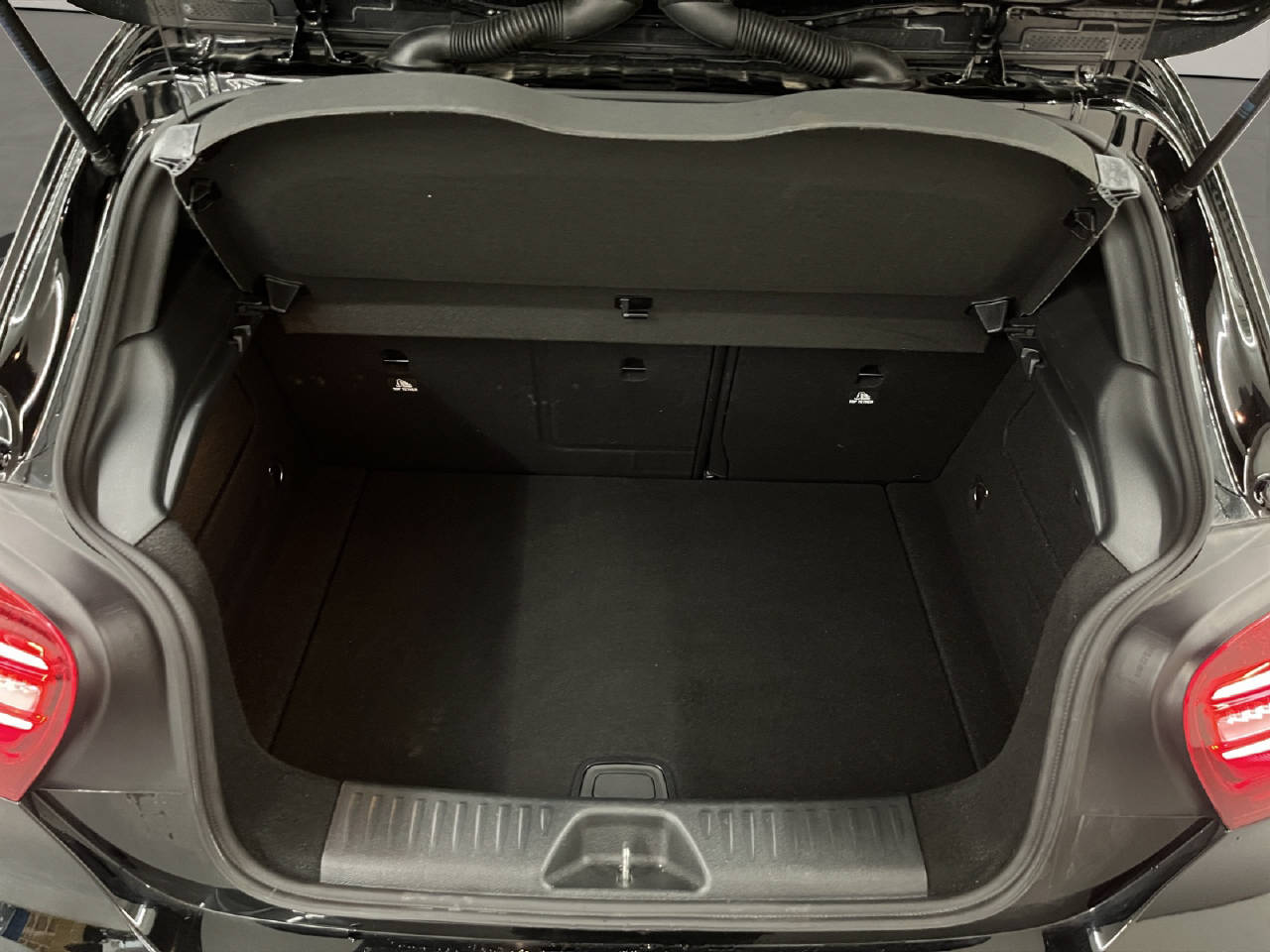MERCEDES-BENZ A 45 AMG 4m-image-13