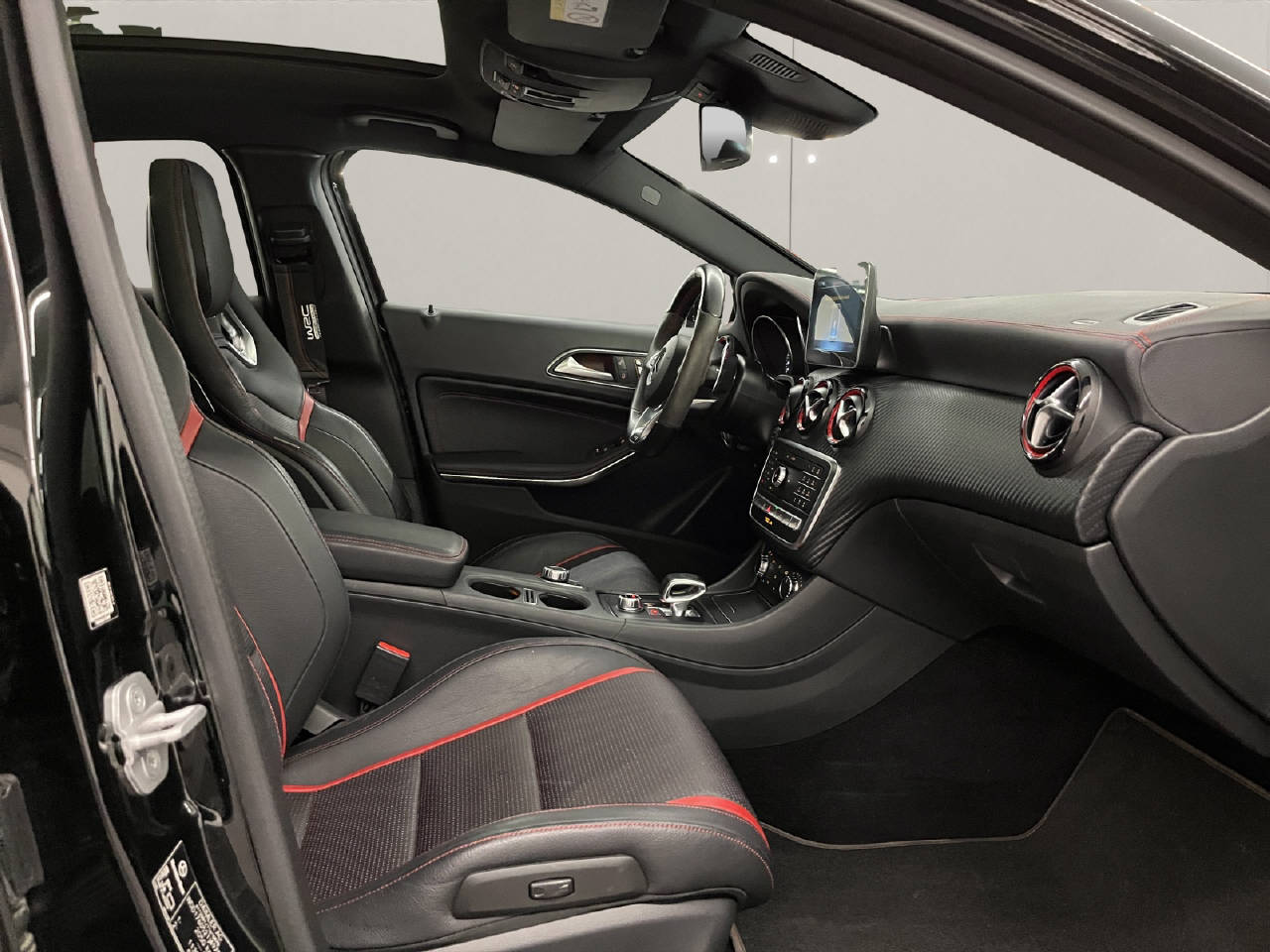MERCEDES-BENZ A 45 AMG 4m-image-11