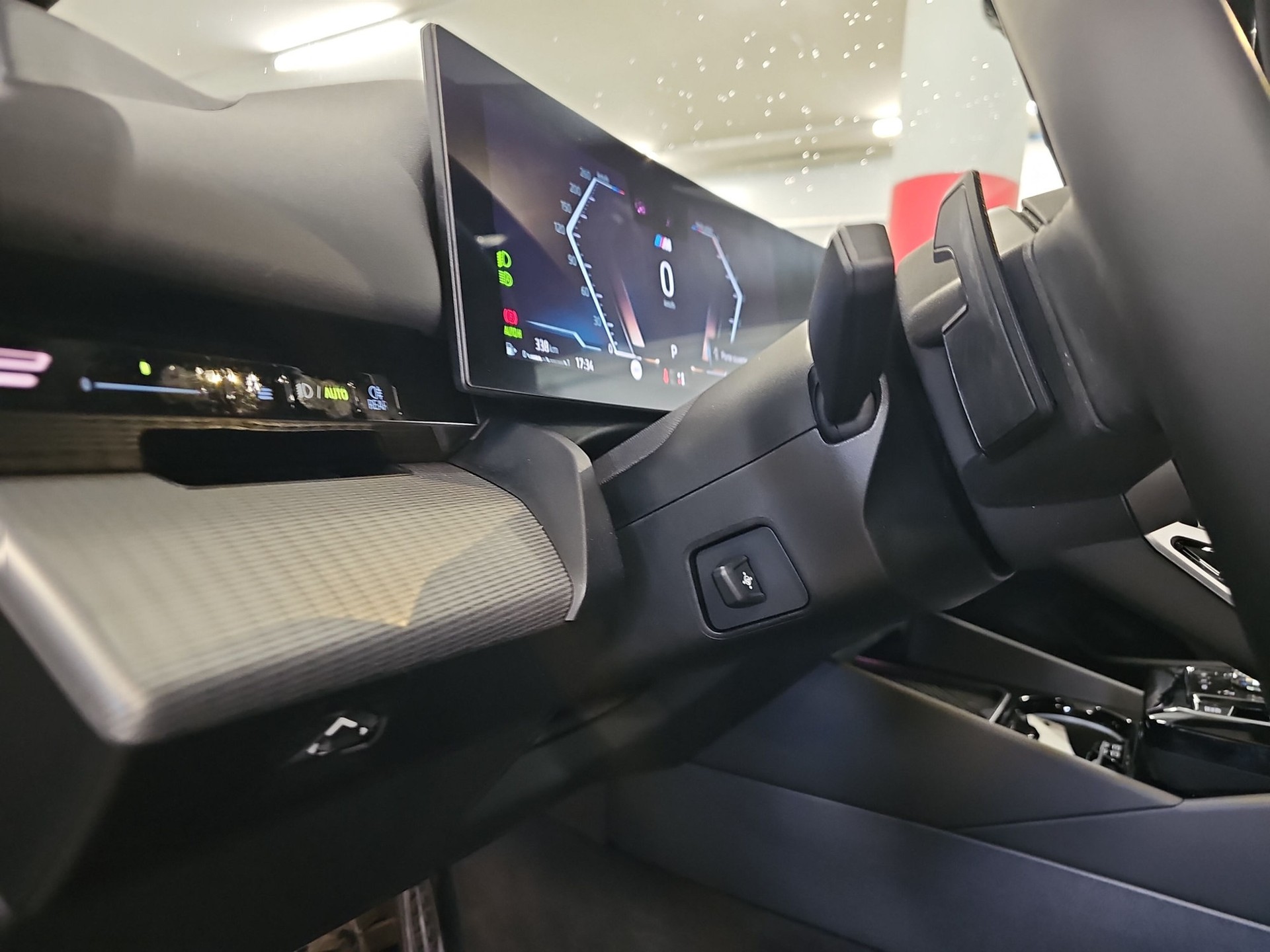 BMW 520d xDrive 48V Touring M Sport Pro Steptronic-image-18