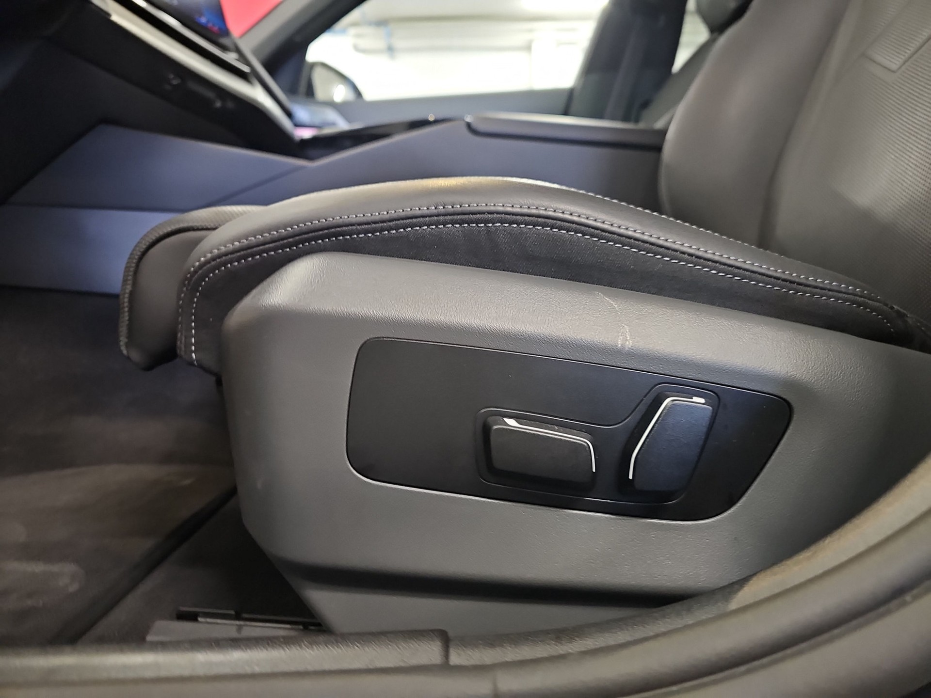 BMW 520d xDrive 48V Touring M Sport Pro Steptronic-image-17