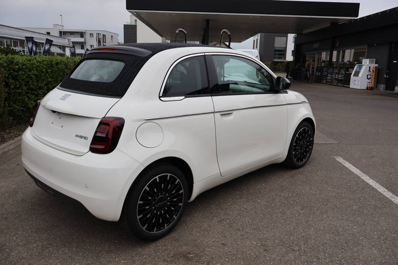 FIAT 500 Cabrio 1.0 Hybrid La Prima-image-2