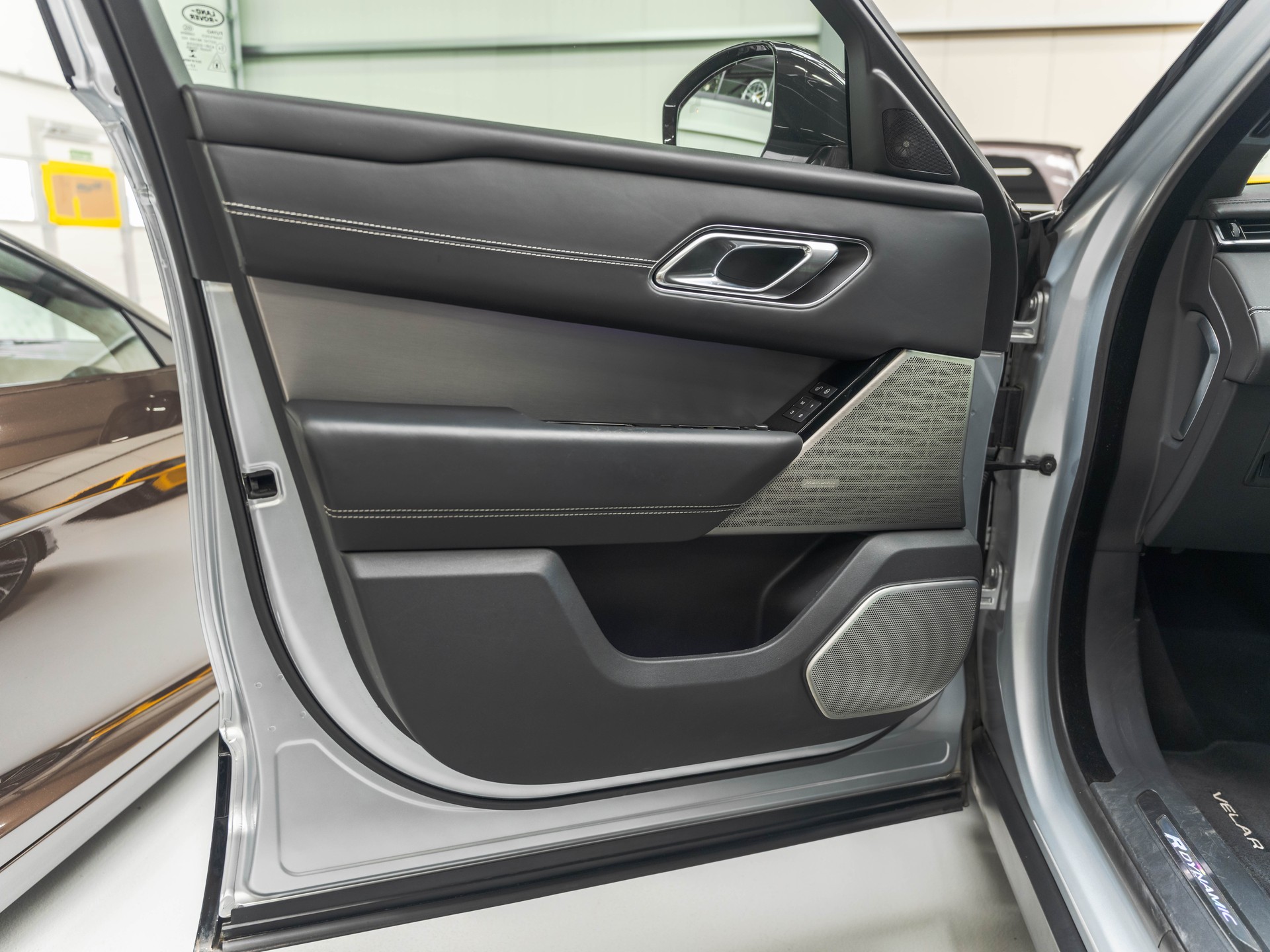 LAND ROVER Range Rover Velar R-Dynamic P 380 HSE Automatic-image-19