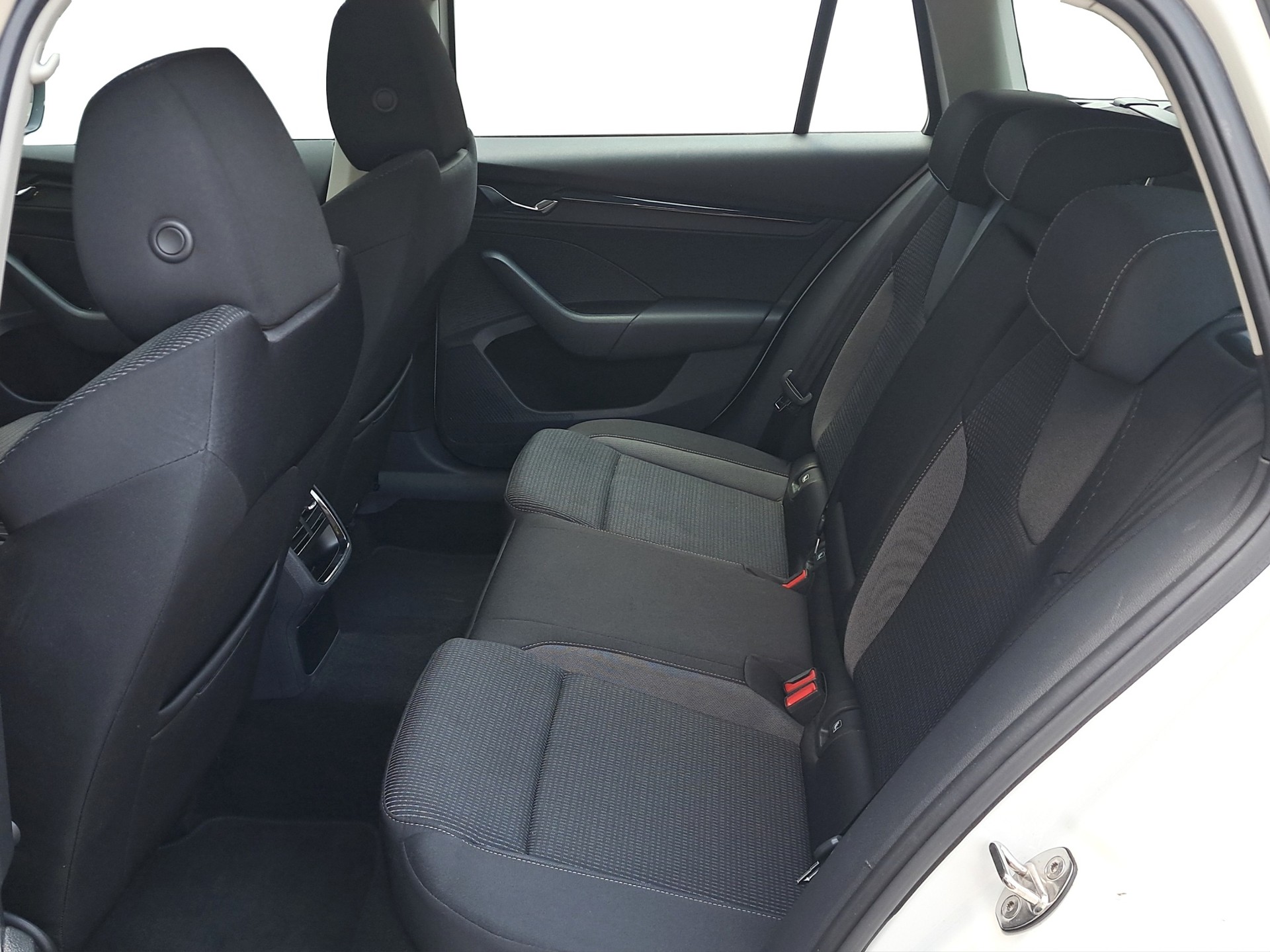 SKODA Octavia Combi 2.0 TDI DSG Ambition 4x4-image-7
