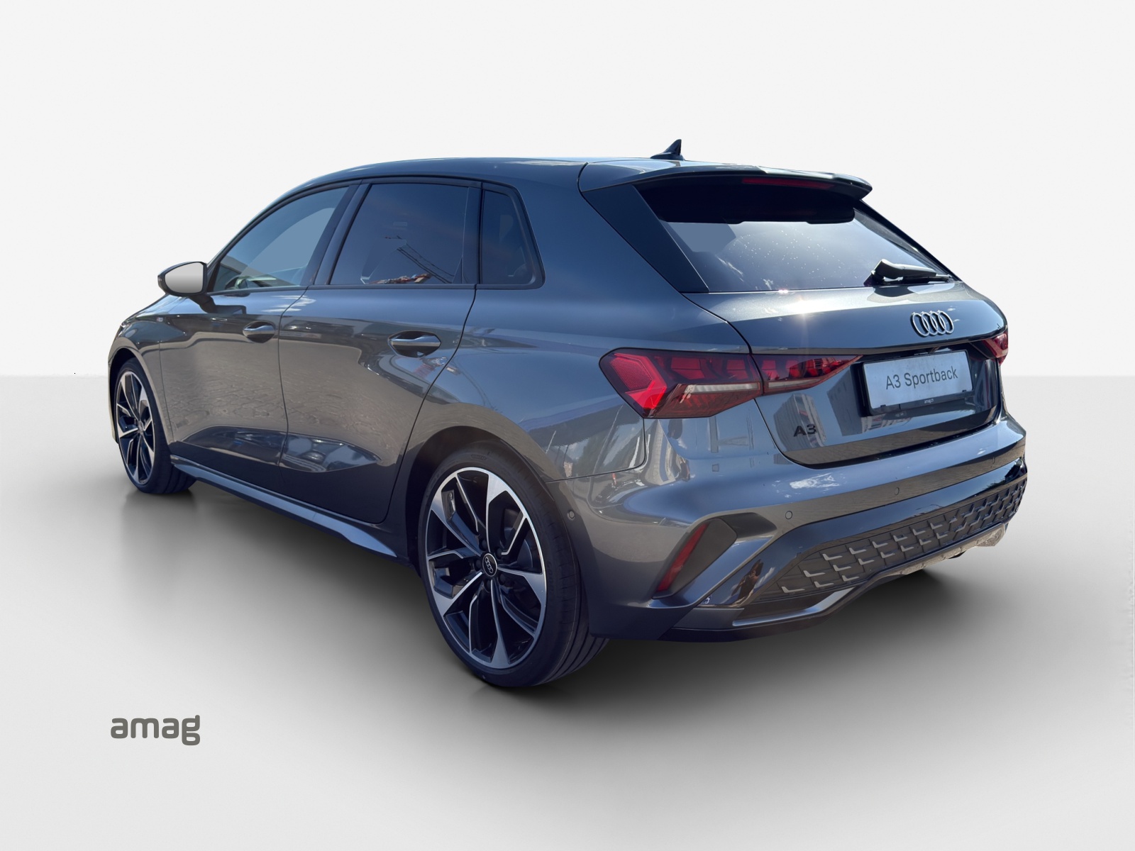 AUDI A3 Sportback TFSI 110 kW S line Attraction S tronic-image-2