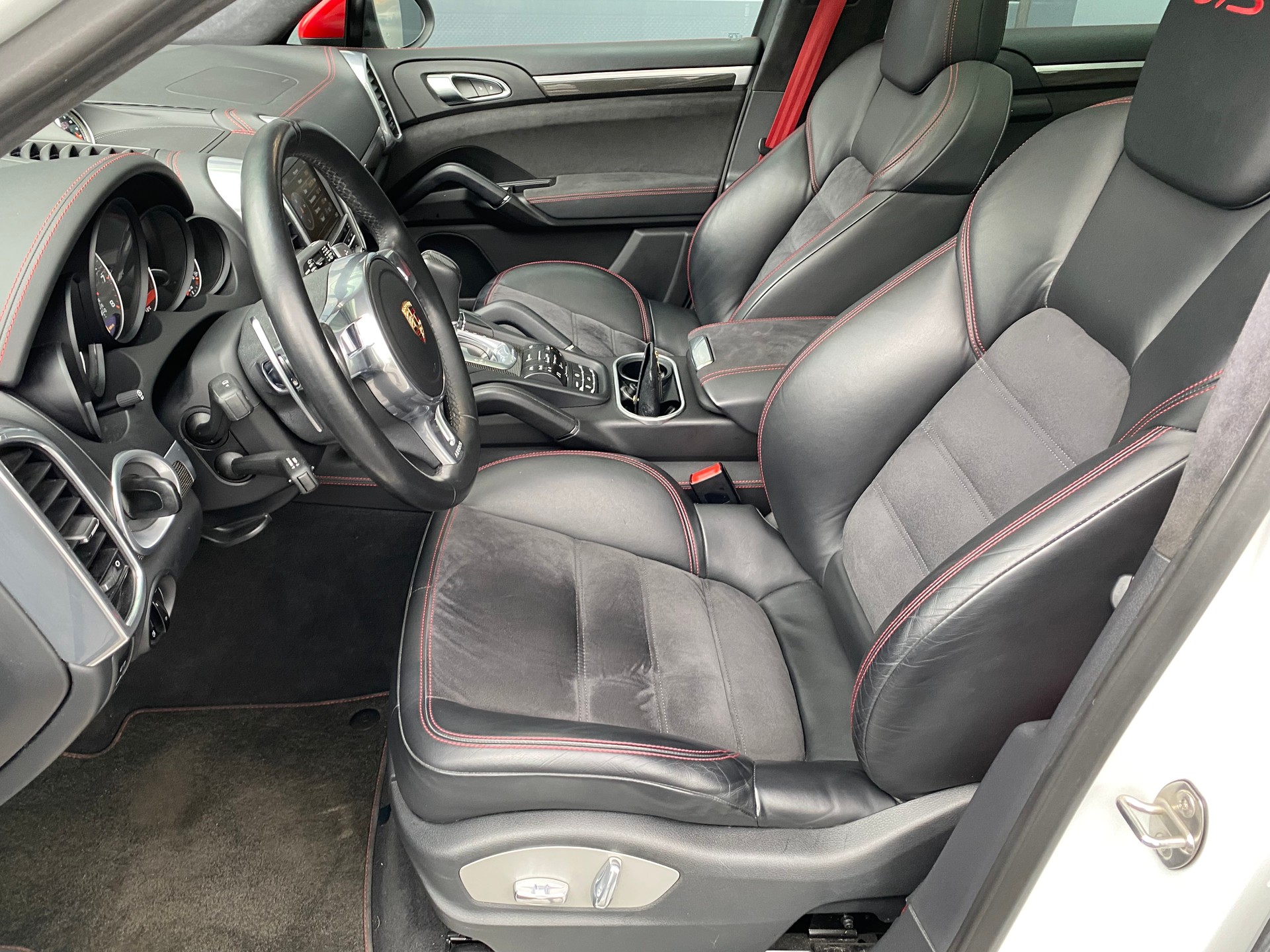 PORSCHE Cayenne GTS-image-13