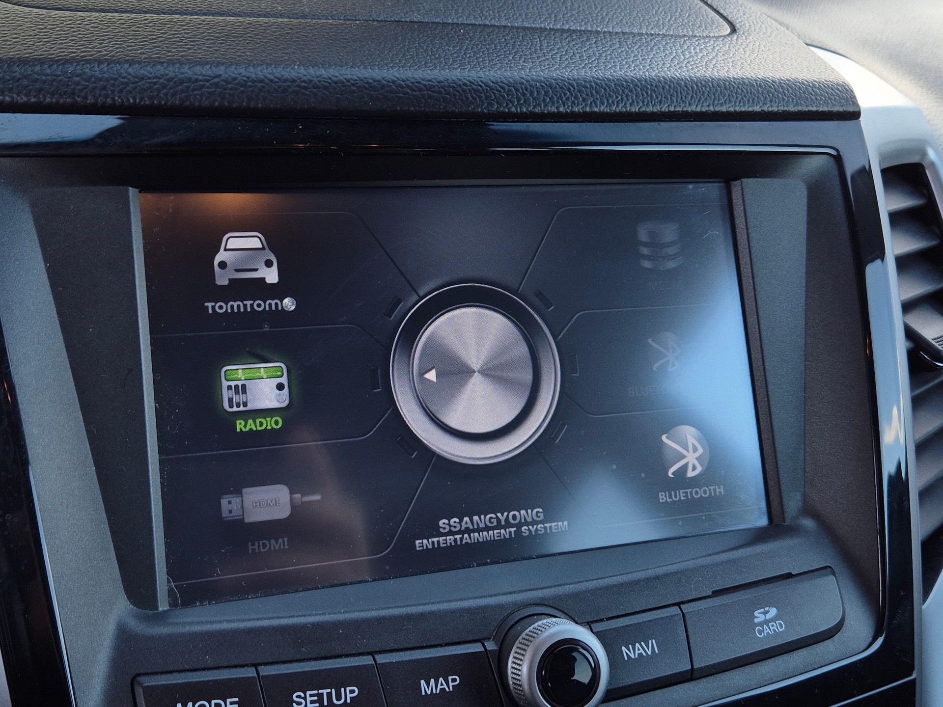 KGM-SsangYong Tivoli 1.6 e-XGi Sapphire 4WD Automatic-image-17