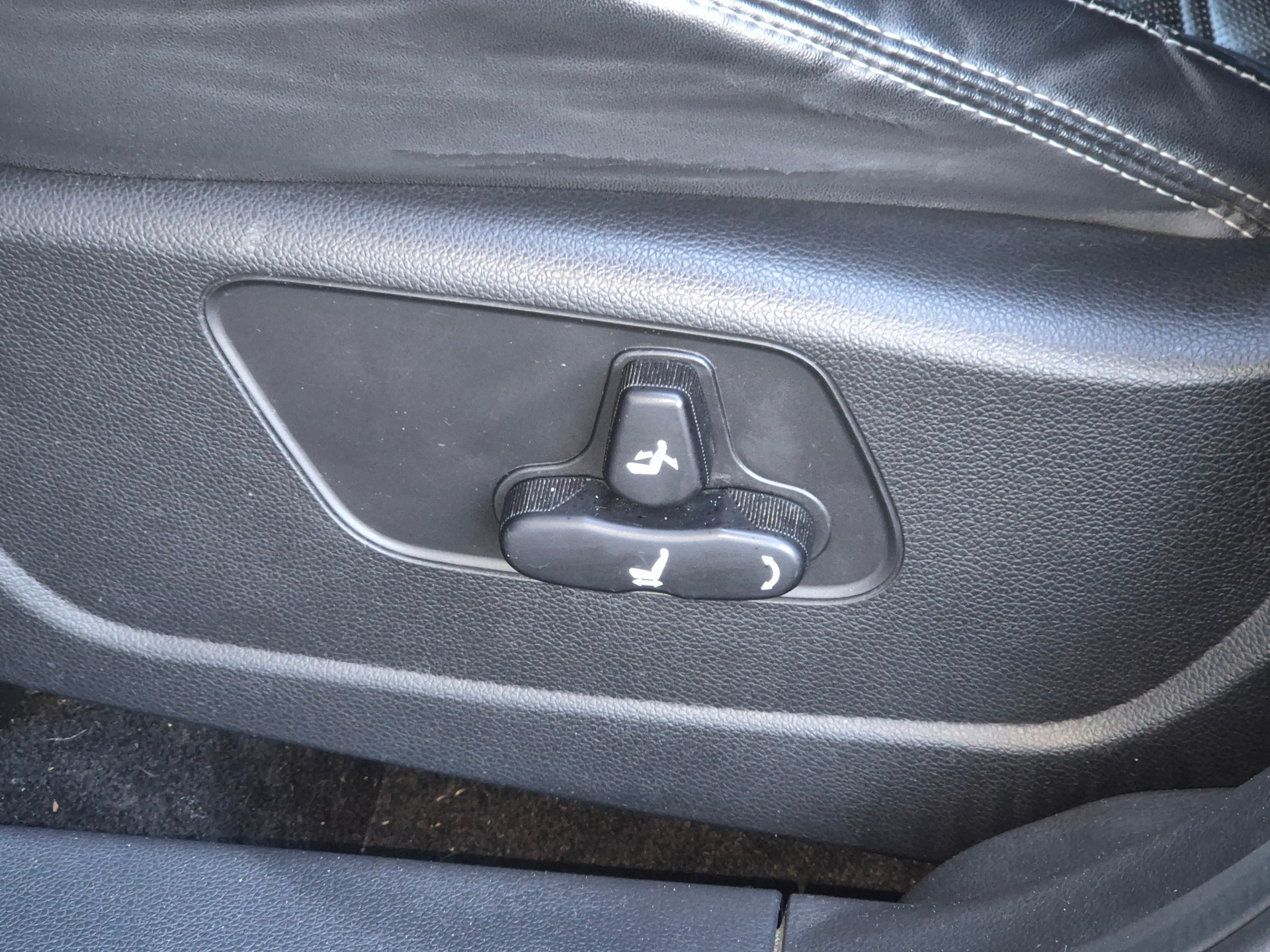 KGM-SsangYong Tivoli 1.6 e-XGi Sapphire 4WD Automatic-image-24