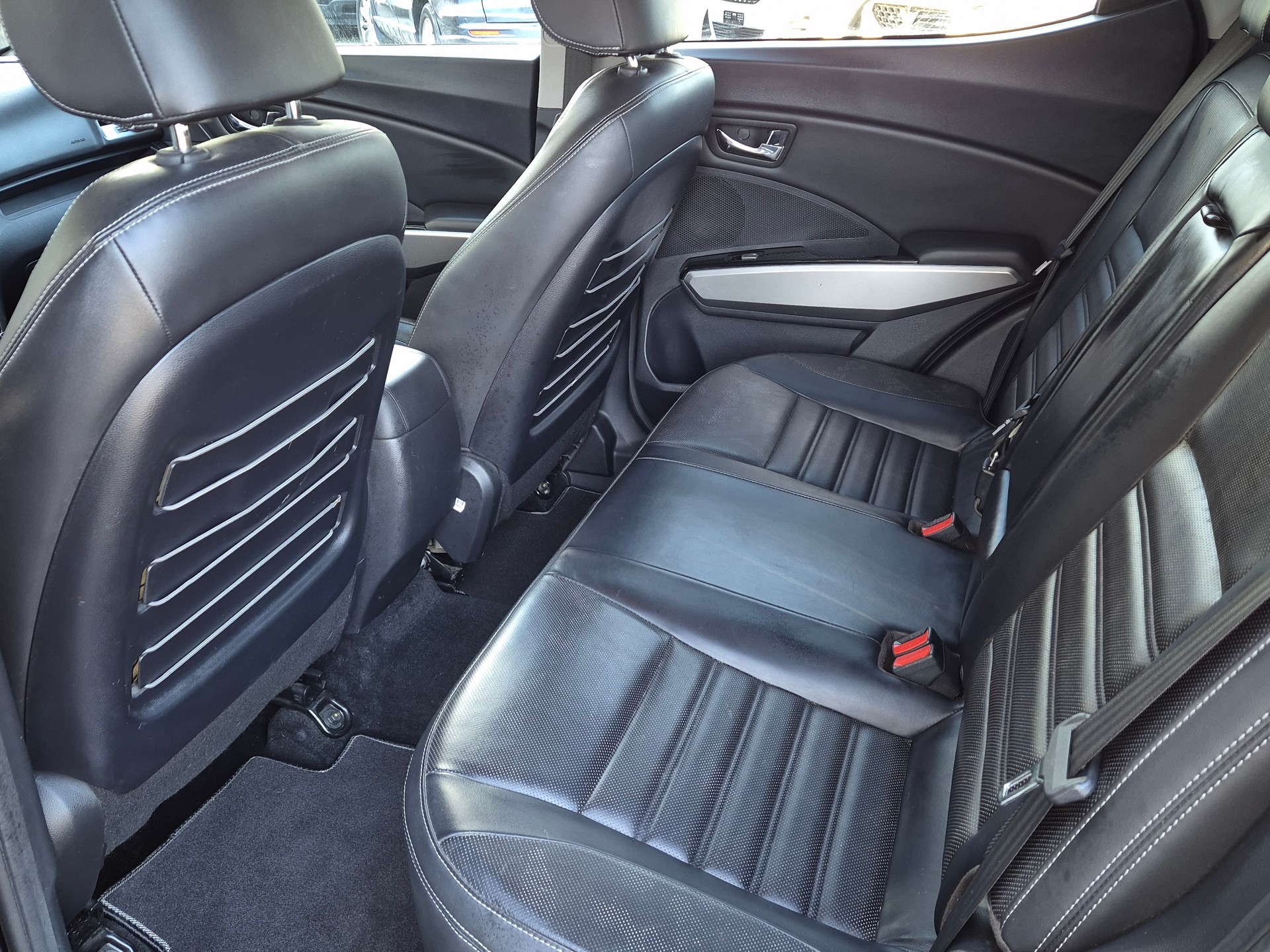 KGM-SsangYong Tivoli 1.6 e-XGi Sapphire 4WD Automatic-image-14