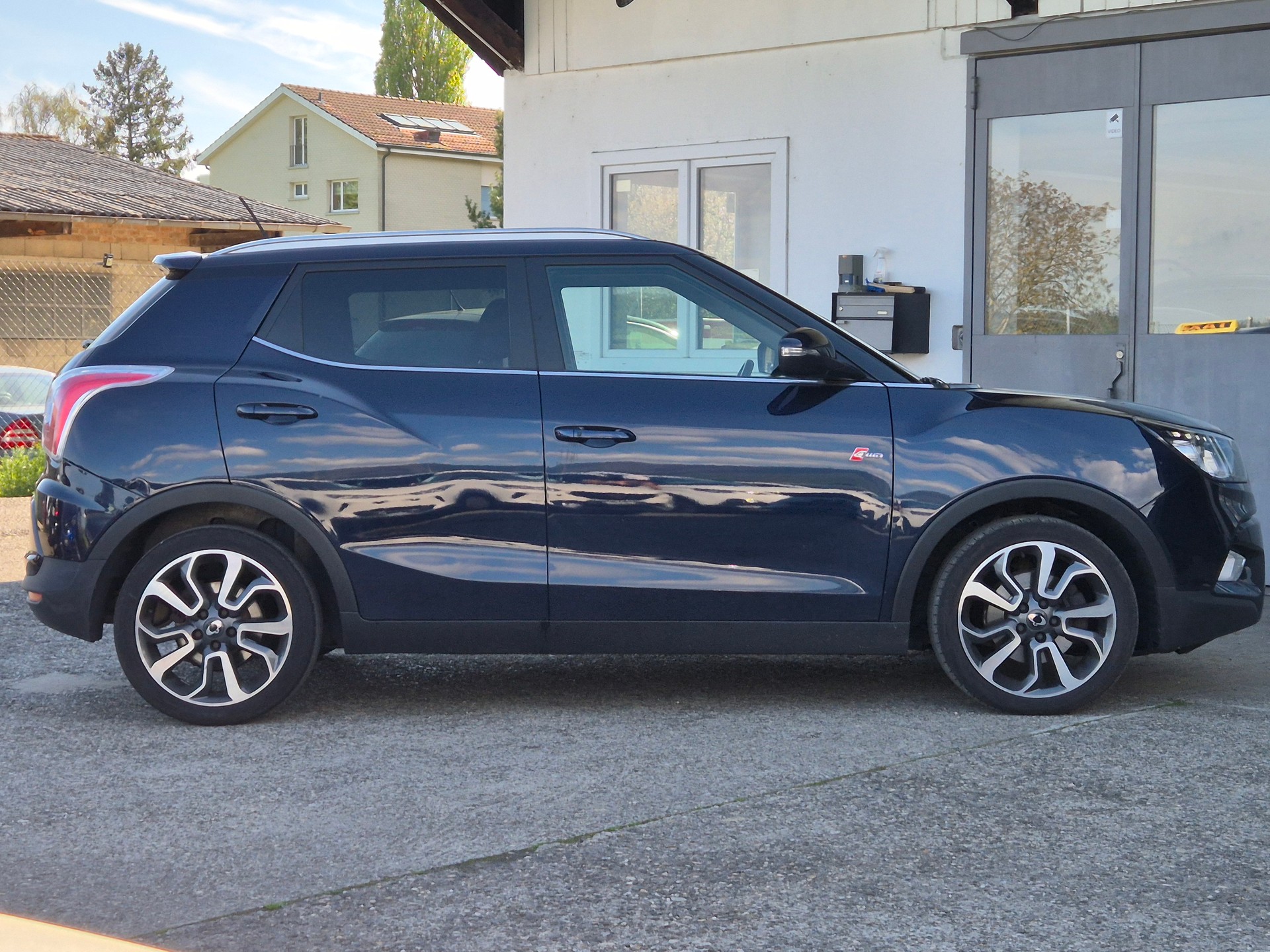 KGM-SsangYong Tivoli 1.6 e-XGi Sapphire 4WD Automatic-image-4
