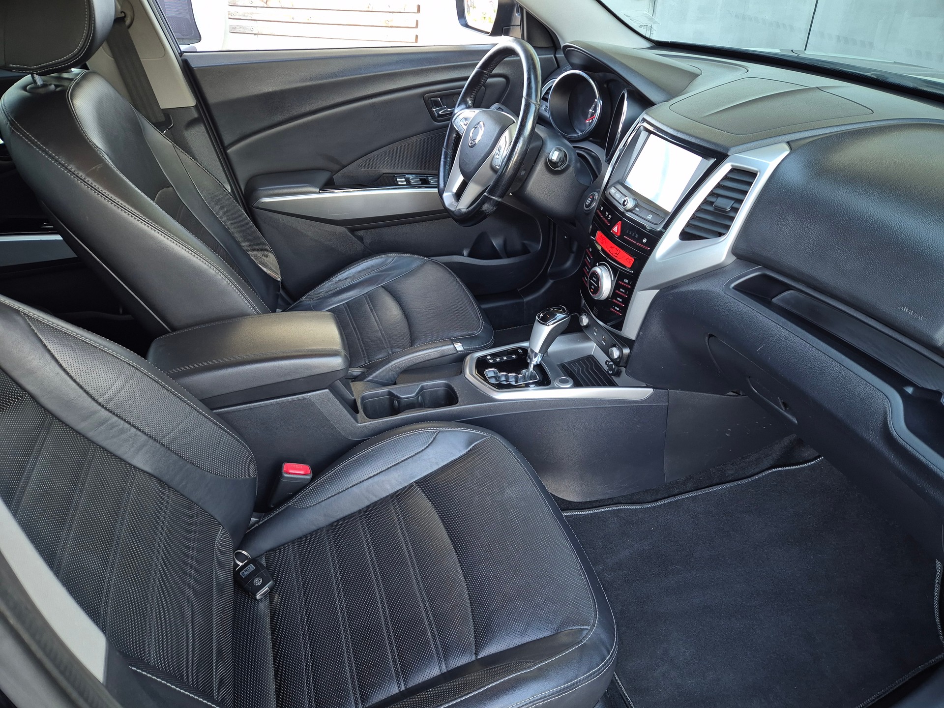 KGM-SsangYong Tivoli 1.6 e-XGi Sapphire 4WD Automatic-image-13
