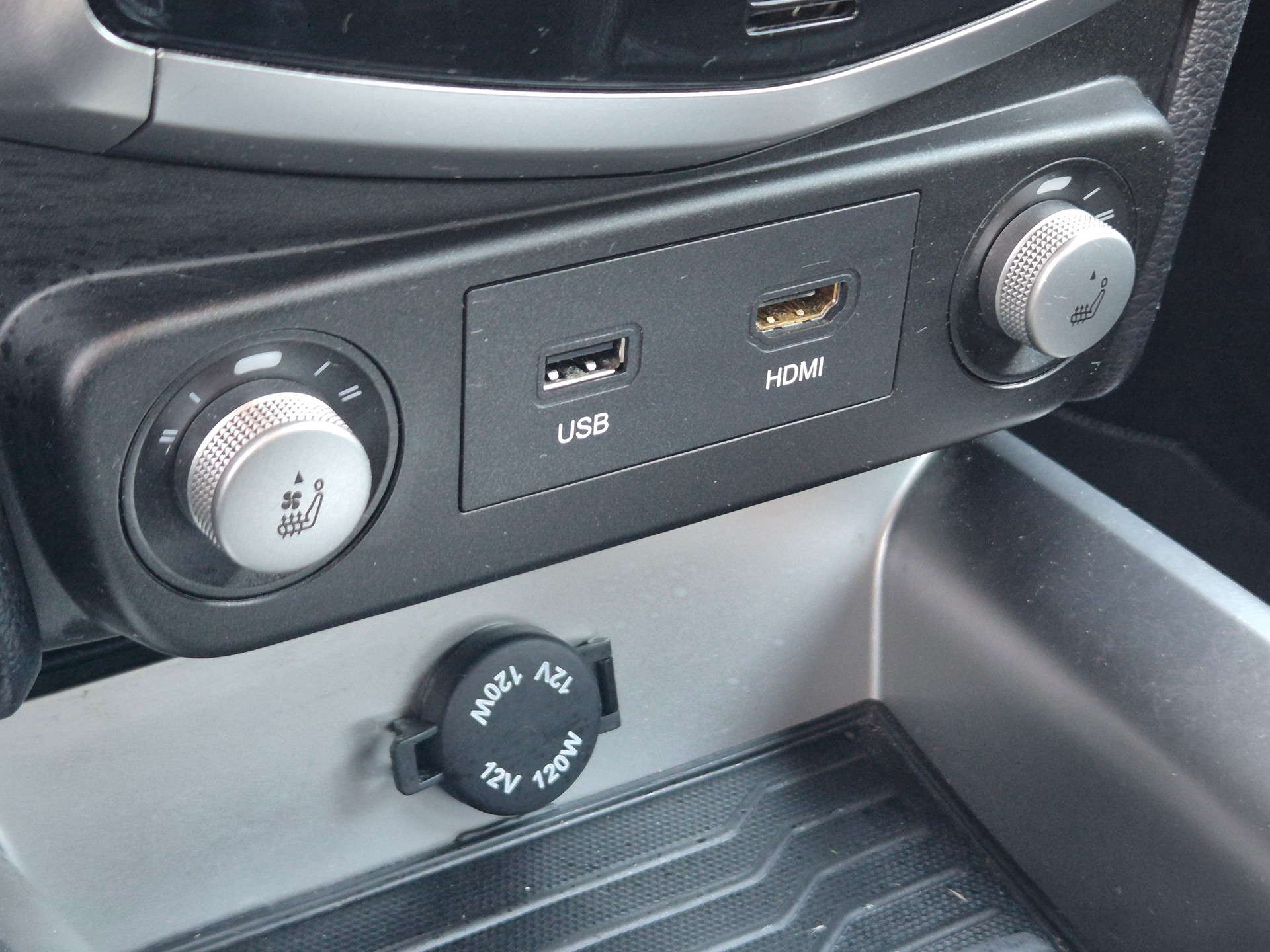KGM-SsangYong Tivoli 1.6 e-XGi Sapphire 4WD Automatic-image-23