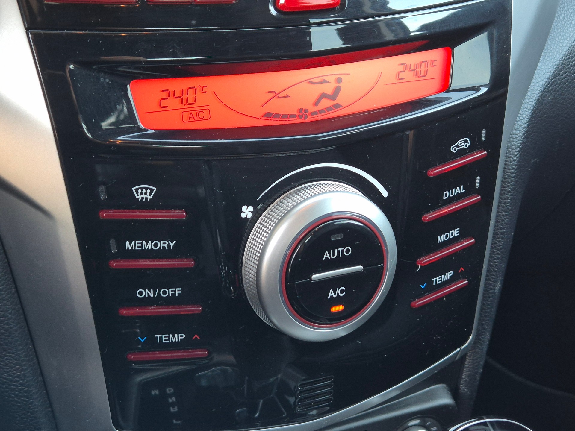 KGM-SsangYong Tivoli 1.6 e-XGi Sapphire 4WD Automatic-image-25