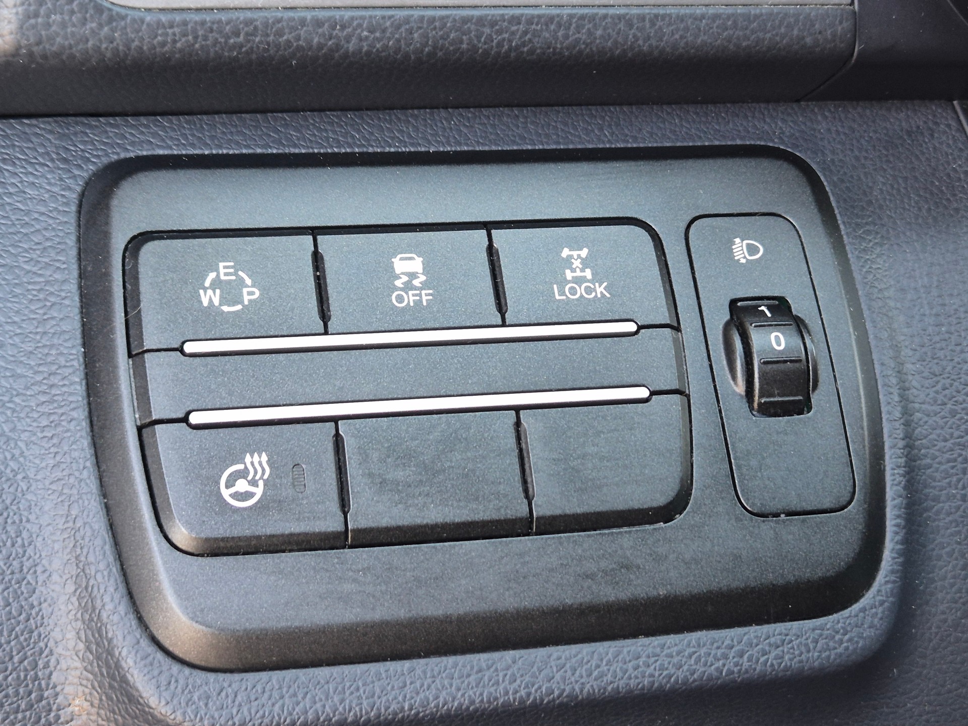 KGM-SsangYong Tivoli 1.6 e-XGi Sapphire 4WD Automatic-image-22
