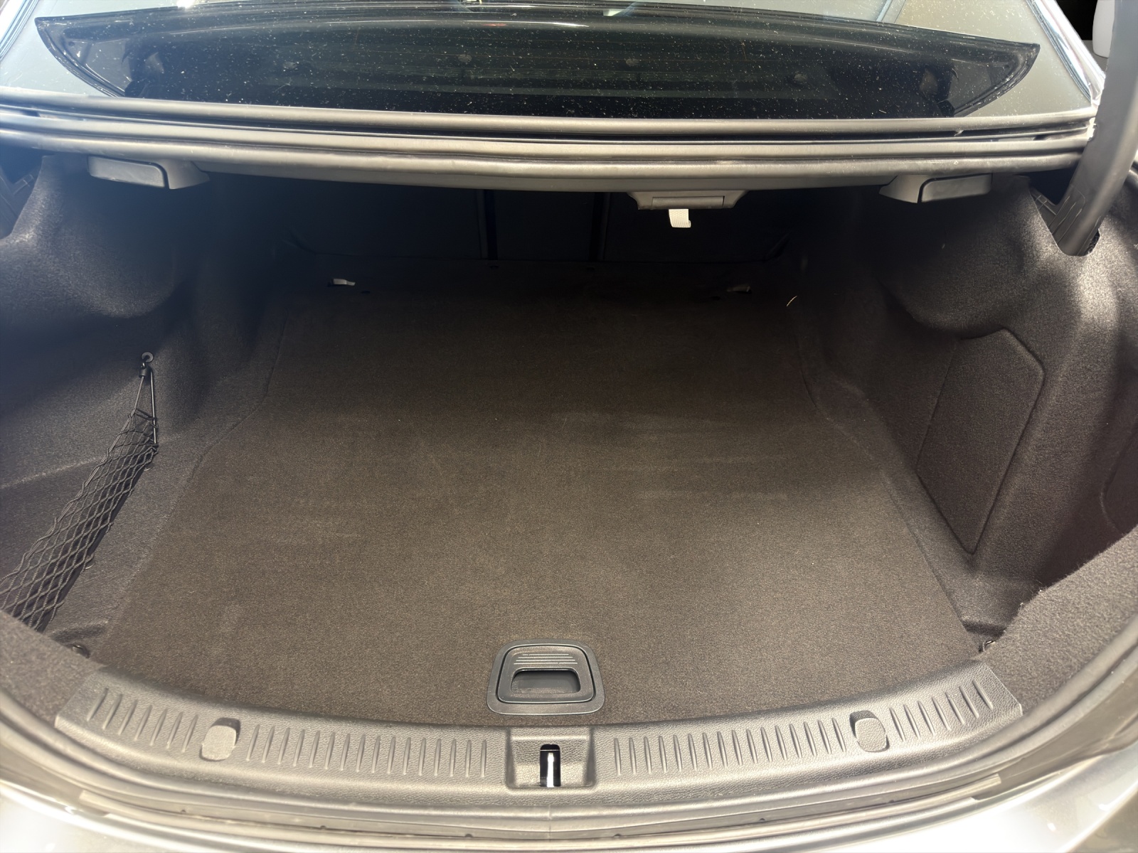 MERCEDES-BENZ E 200 Avantgarde 4Matic-image-13