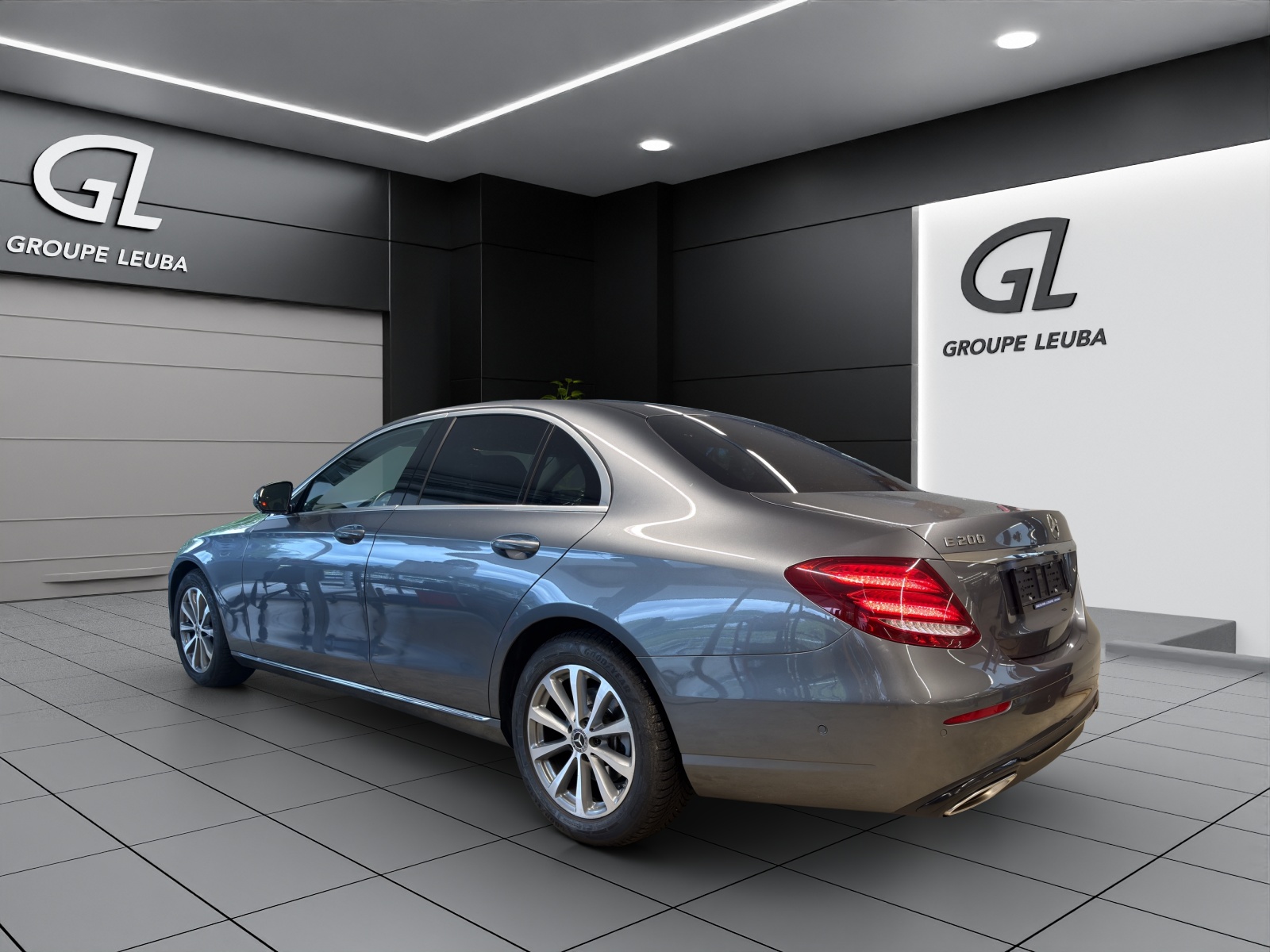 MERCEDES-BENZ E 200 Avantgarde 4Matic-image-3