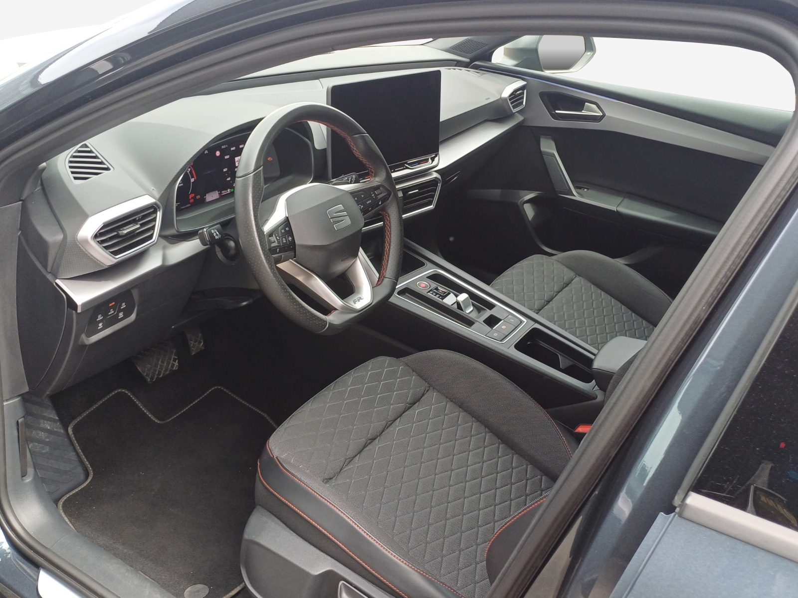 SEAT Leon 1.5 eTSI mHEV DSG FR-image-7