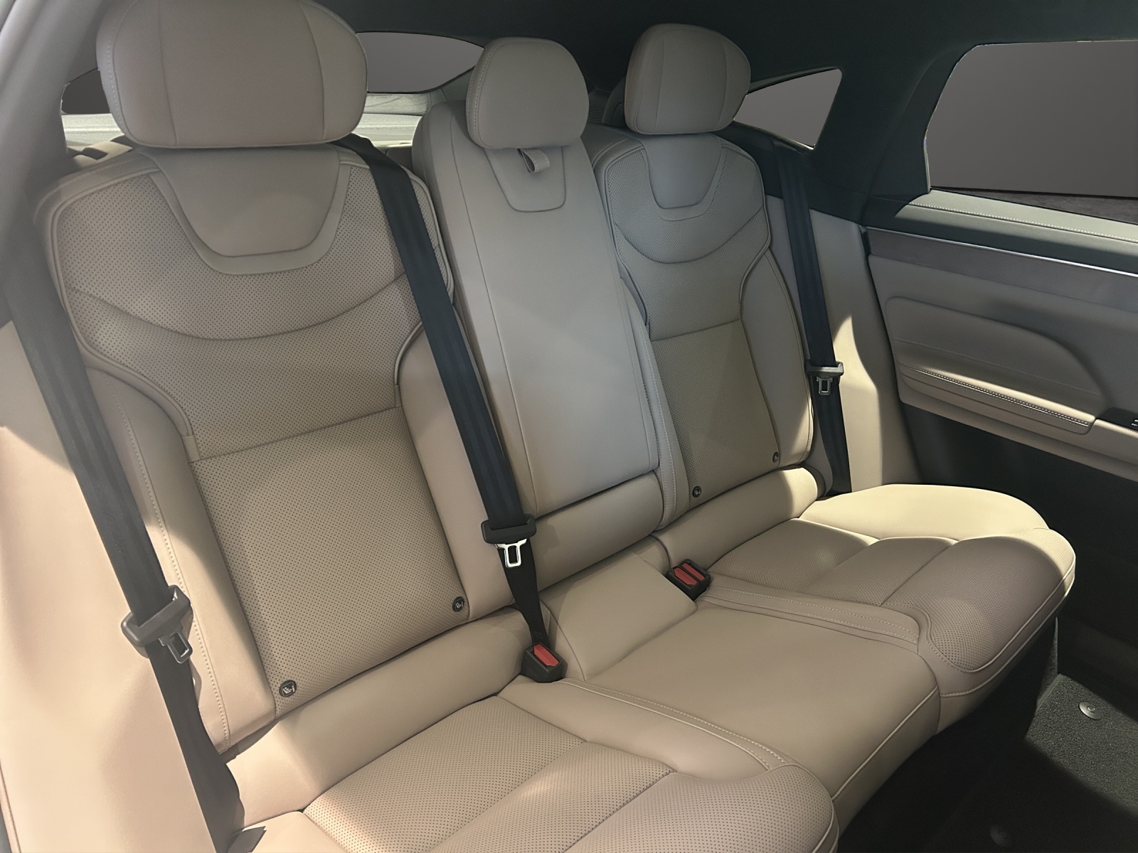 VOLVO ES90 Single 88 kWh Ultra-image-13