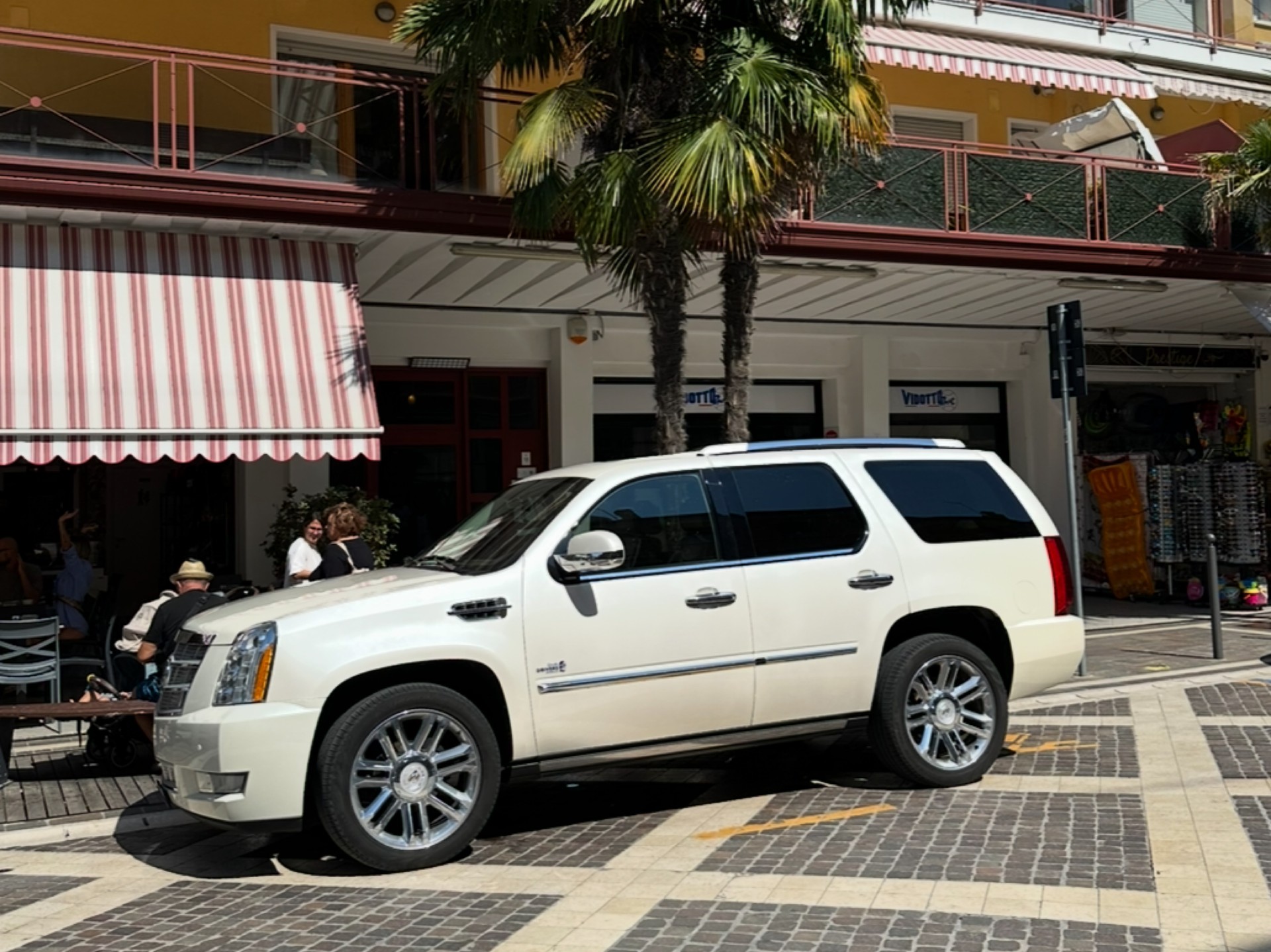 CADILLAC Platinum-image-10
