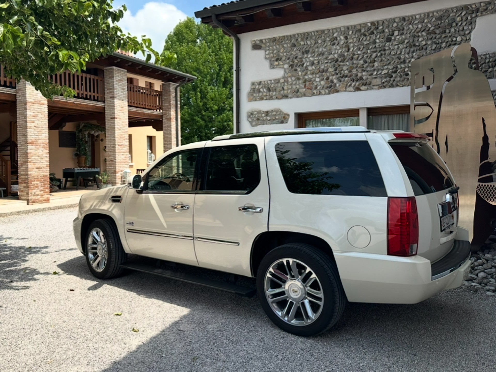 CADILLAC Platinum-image-3