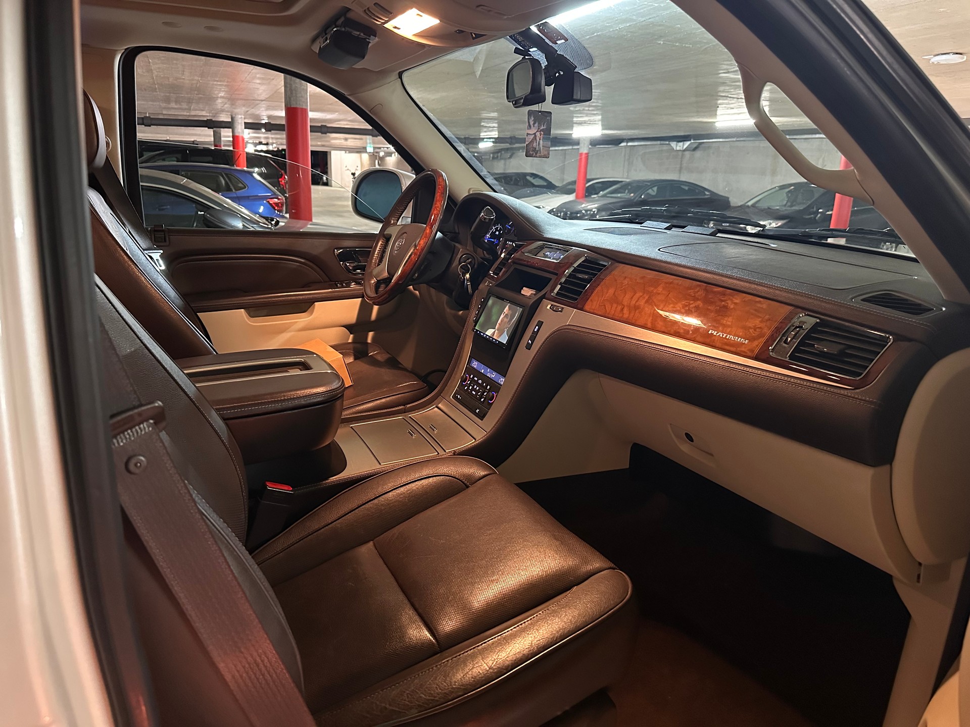 CADILLAC Platinum-image-6