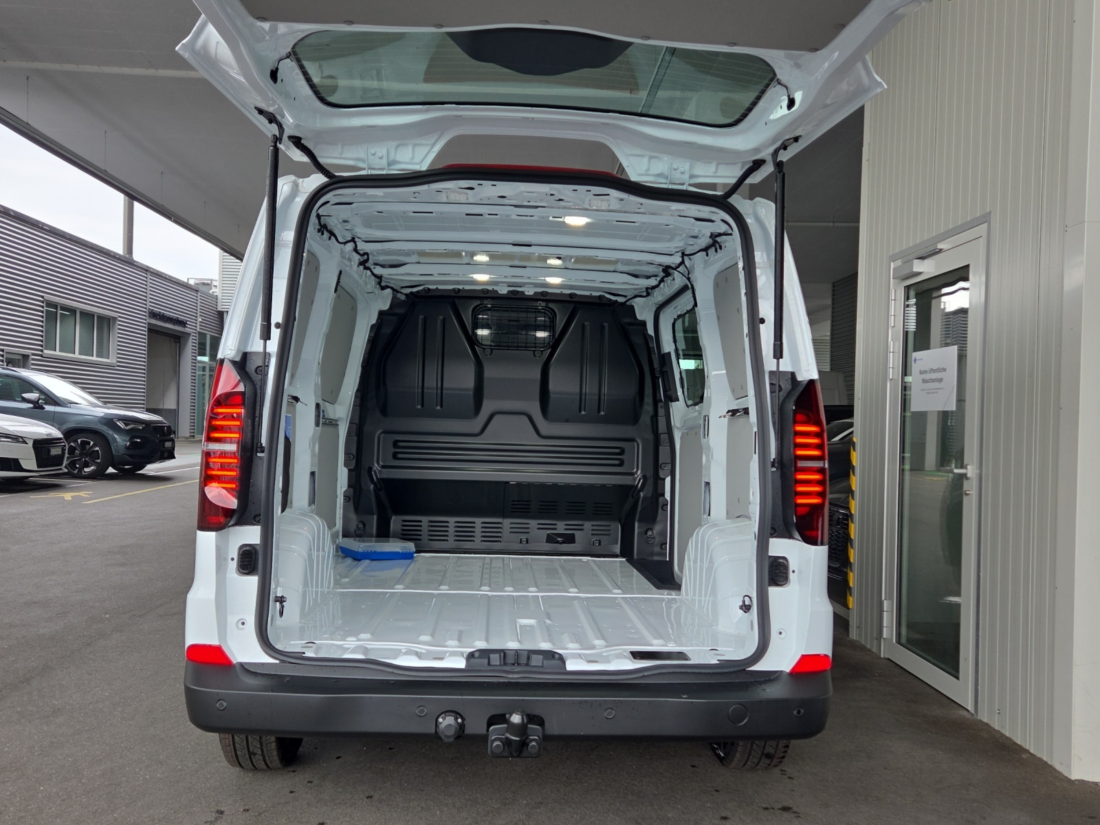 VW Transporter 2.0 TDI Automat-image-10
