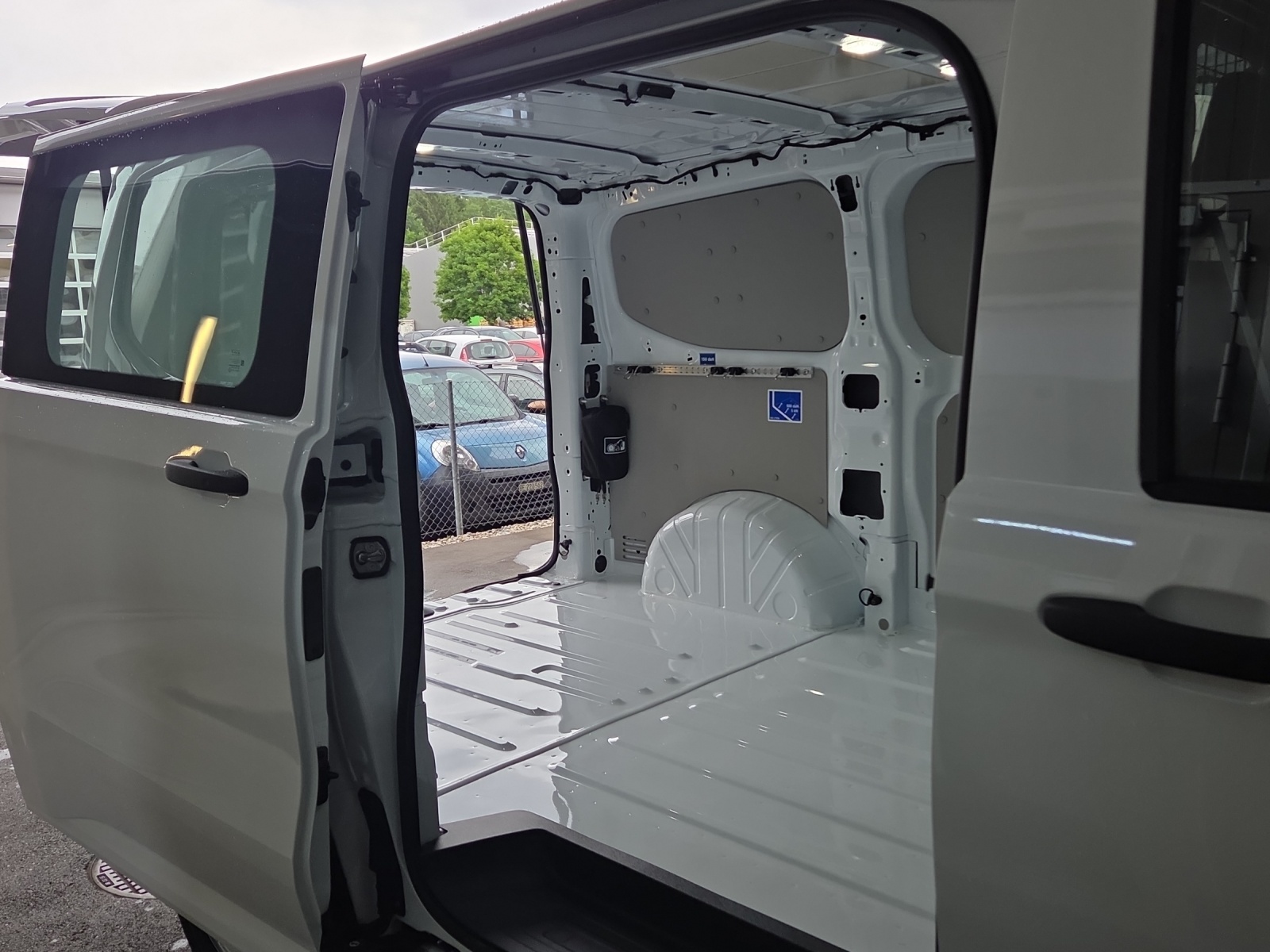 VW Transporter 2.0 TDI Automat-image-9