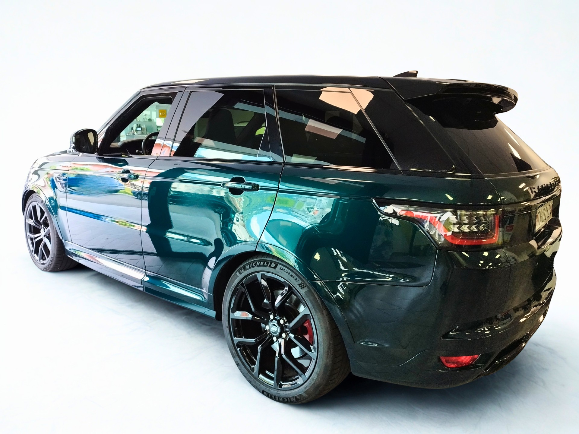 LAND ROVER Range Rover Sport 575 5.0 V8 S/C SVR Carbon Automatic-image-1