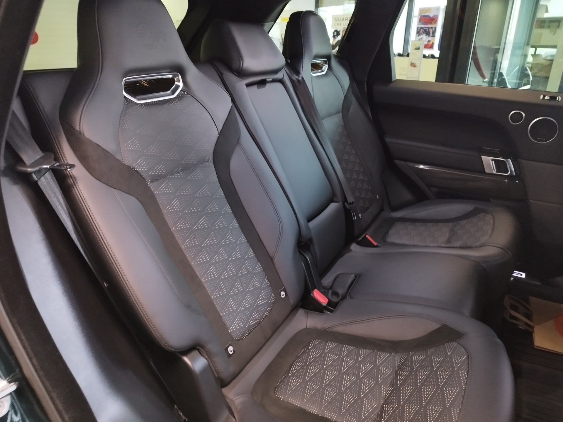LAND ROVER Range Rover Sport 575 5.0 V8 S/C SVR Carbon Automatic-image-11