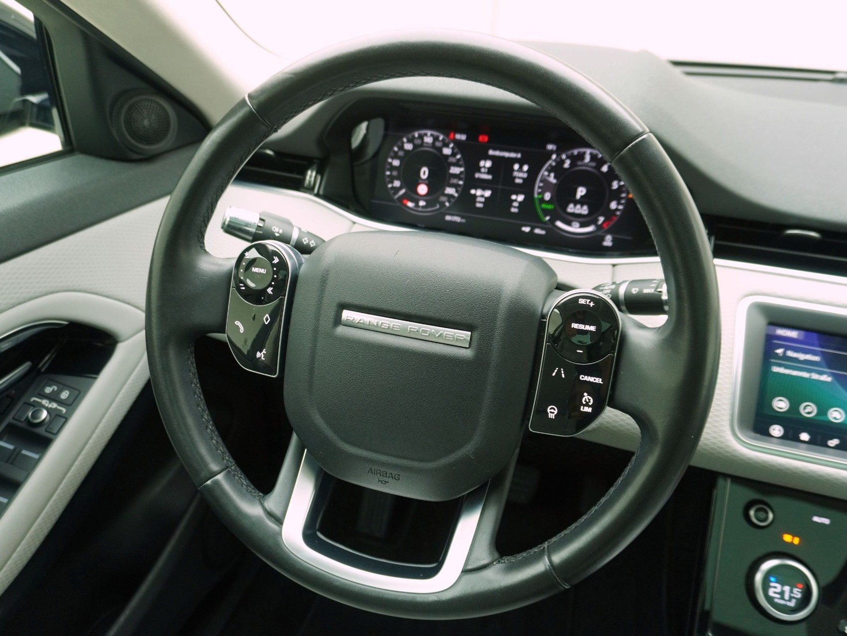 LAND ROVER Range Rover Evoque 1.5 T 300e S AWD-image-11