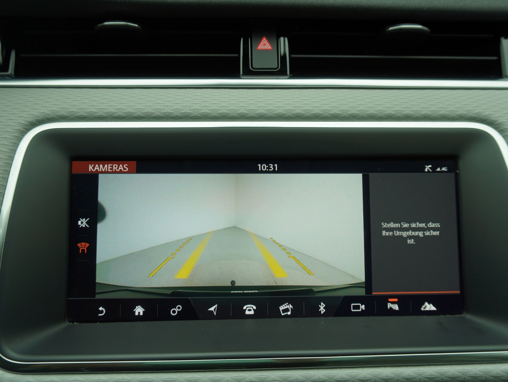 LAND ROVER Range Rover Evoque 1.5 T 300e S AWD-image-18