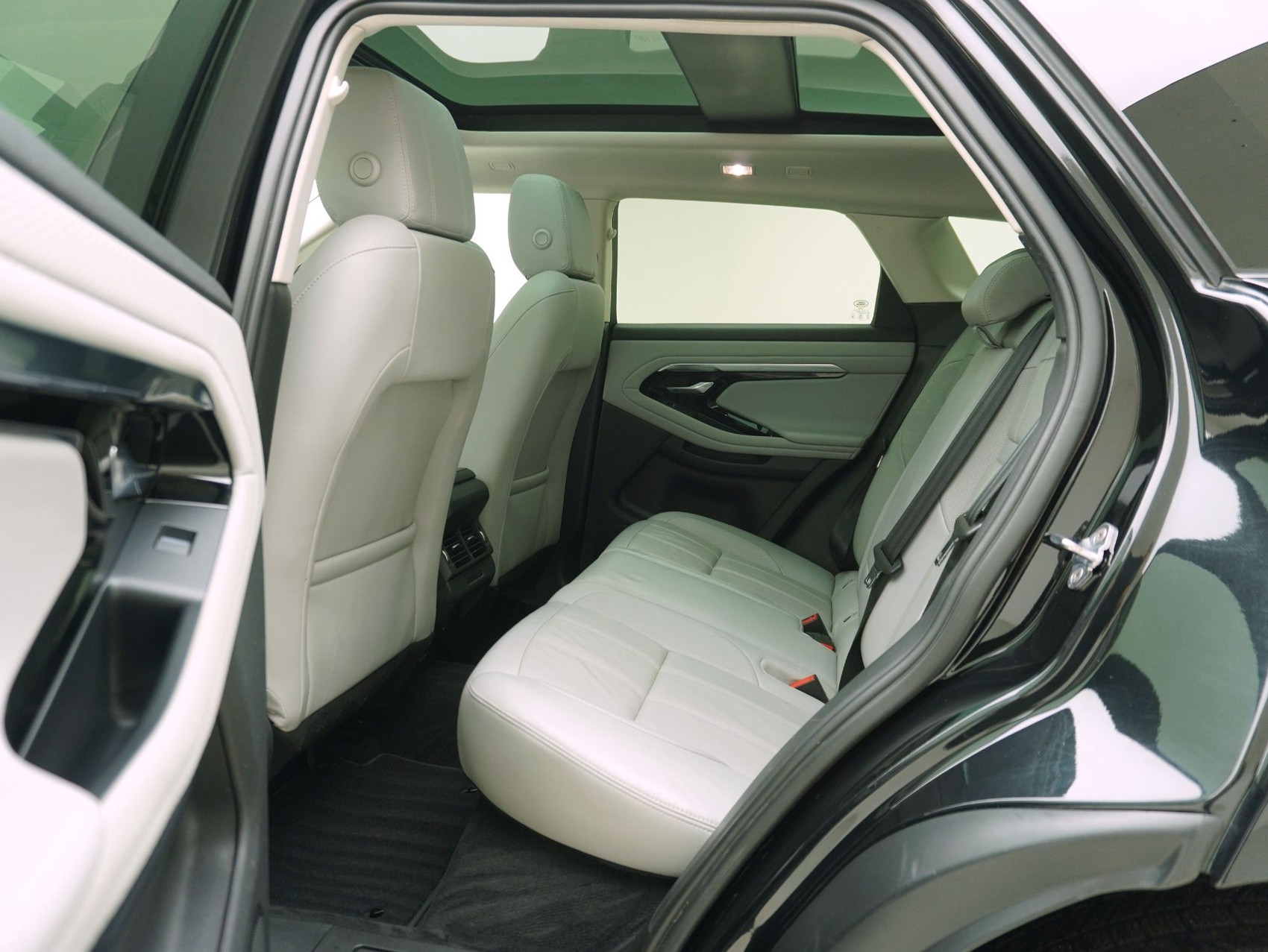 LAND ROVER Range Rover Evoque 1.5 T 300e S AWD-image-12