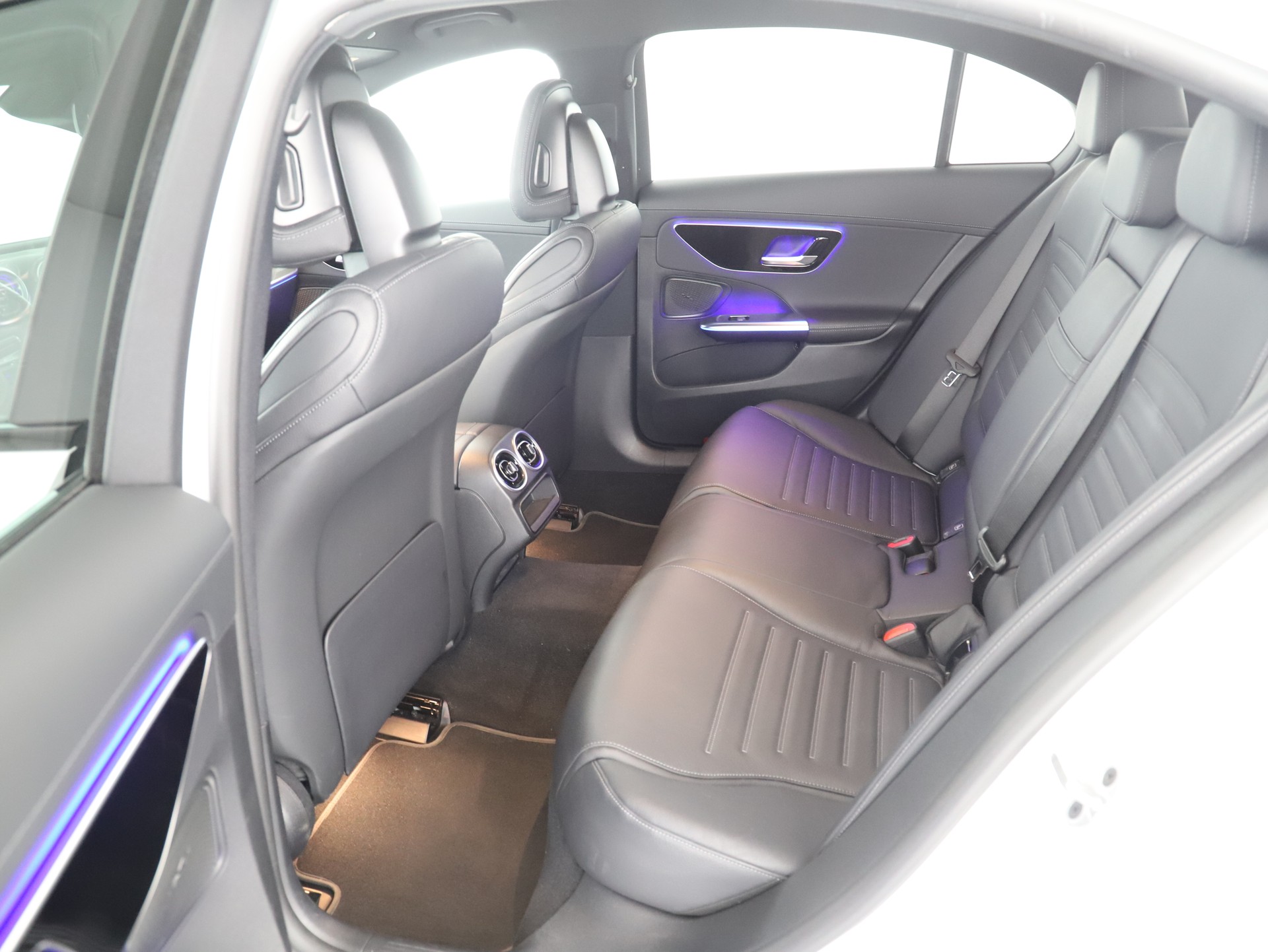MERCEDES-BENZ C 200 4M AMG Line-image-12
