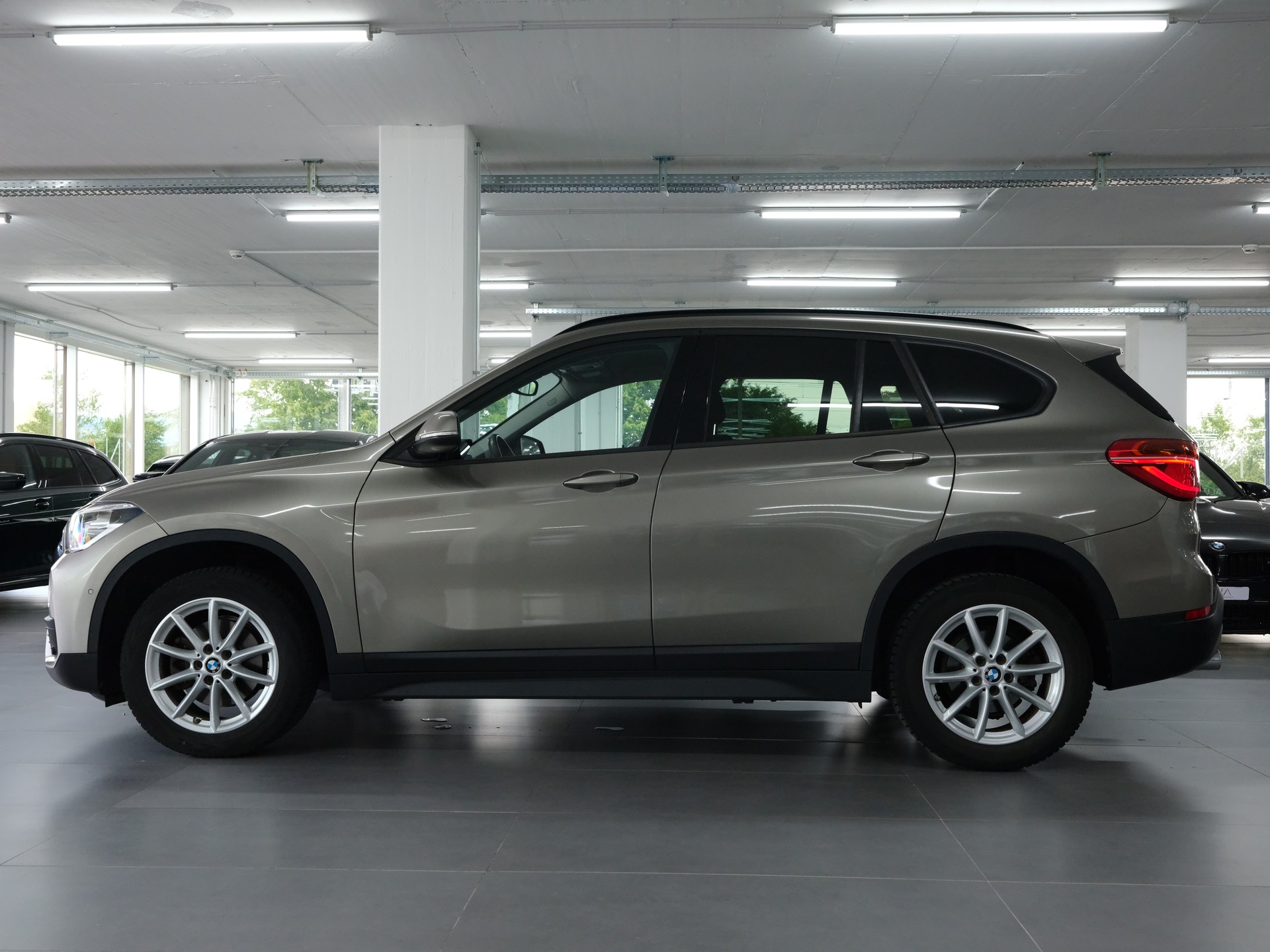 BMW X1 sDrive 18d M Sport Steptronic *Rückfahrkamera* *Individual*-image-5