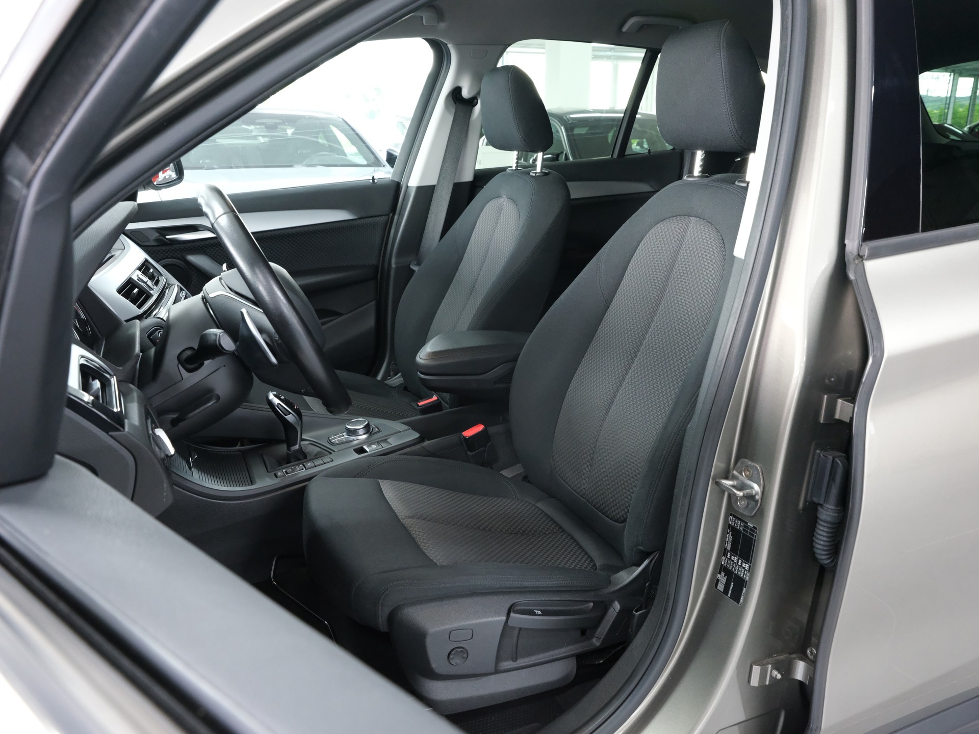 BMW X1 sDrive 18d M Sport Steptronic *Rückfahrkamera* *Individual*-image-18