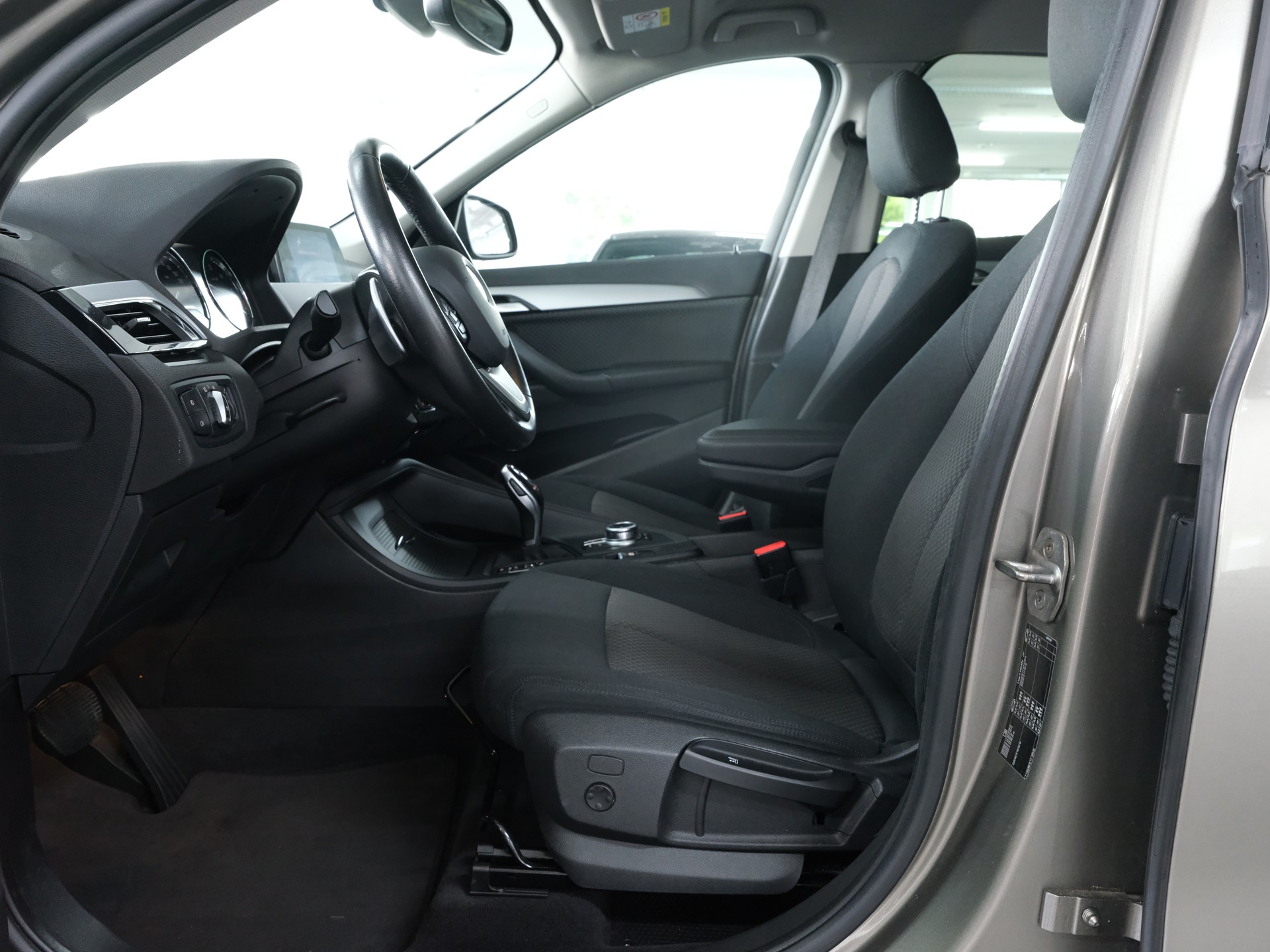 BMW X1 sDrive 18d M Sport Steptronic *Rückfahrkamera* *Individual*-image-17