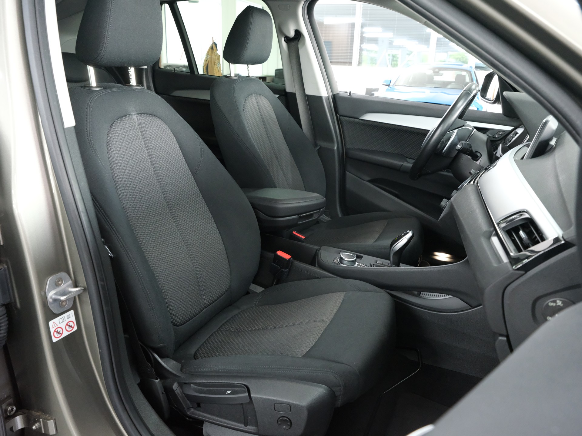 BMW X1 sDrive 18d M Sport Steptronic *Rückfahrkamera* *Individual*-image-25
