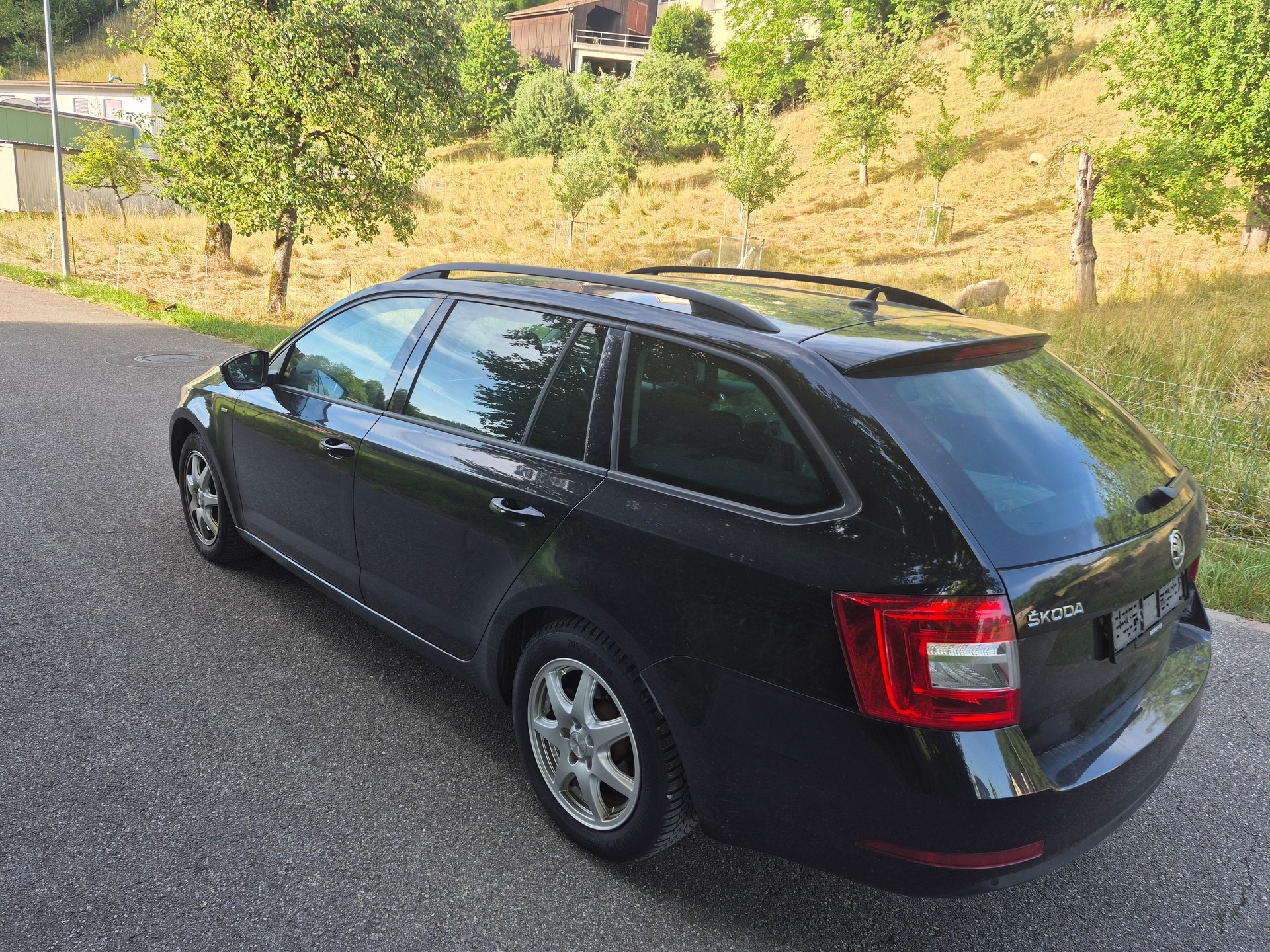 SKODA Octavia Combi 1.6 TDI Clever 4x4-image-3