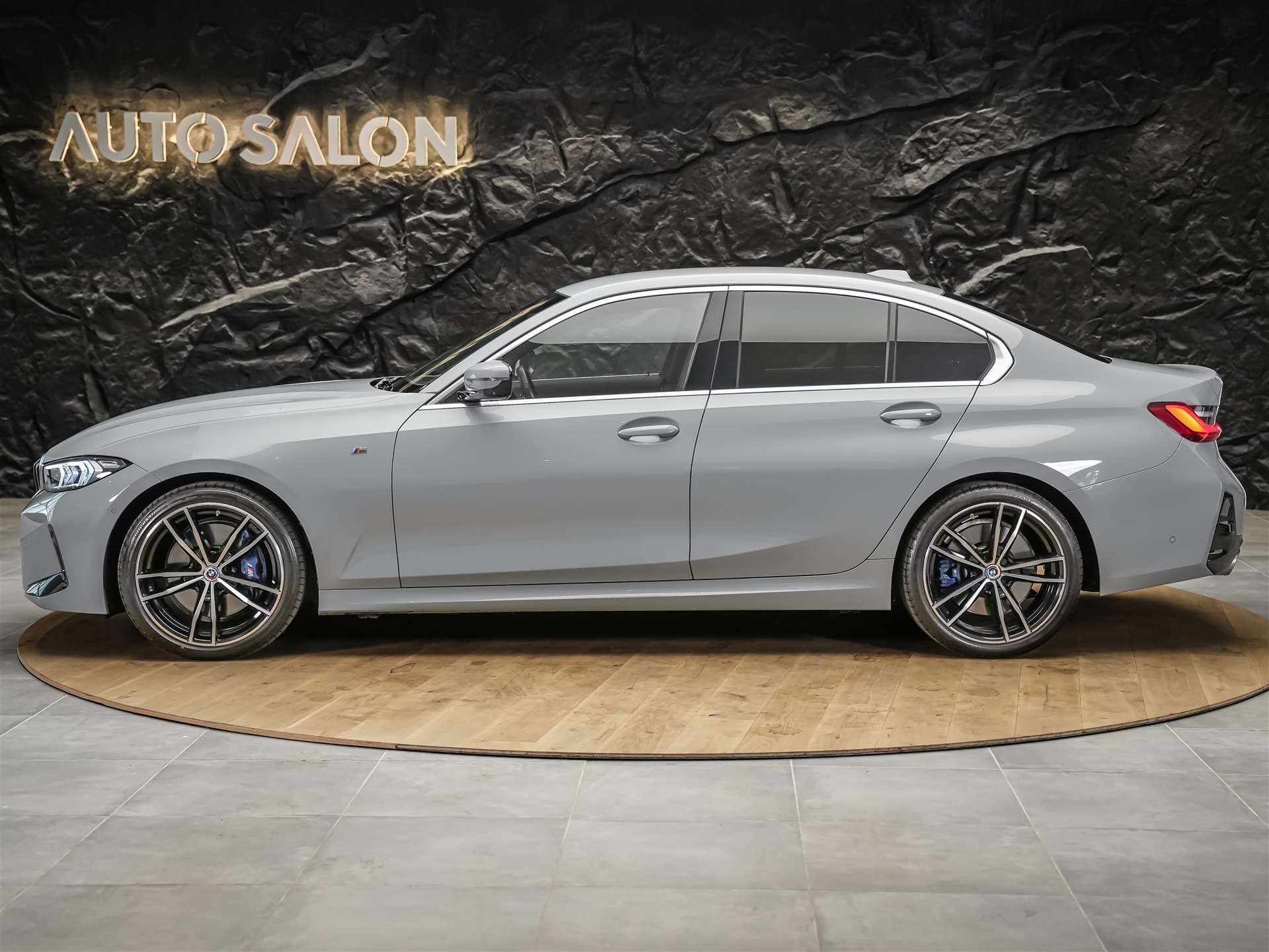 BMW 330i xDrive Steptronic M Sport *360° Kamera*Head Up Display*Abstandsregler*-showroom-element-2