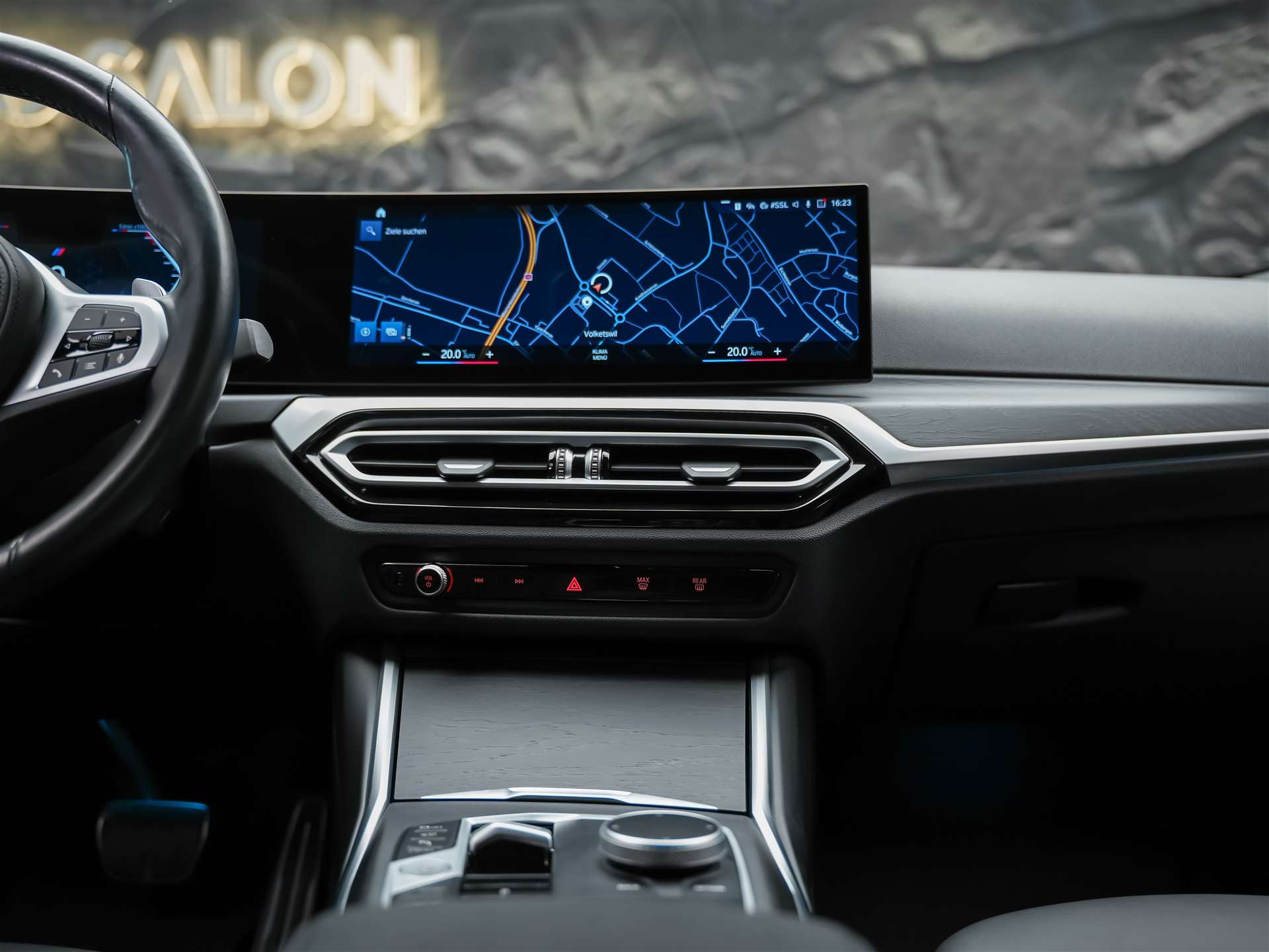 BMW 330i xDrive Steptronic M Sport *360° Kamera*Head Up Display*Abstandsregler*-image-19
