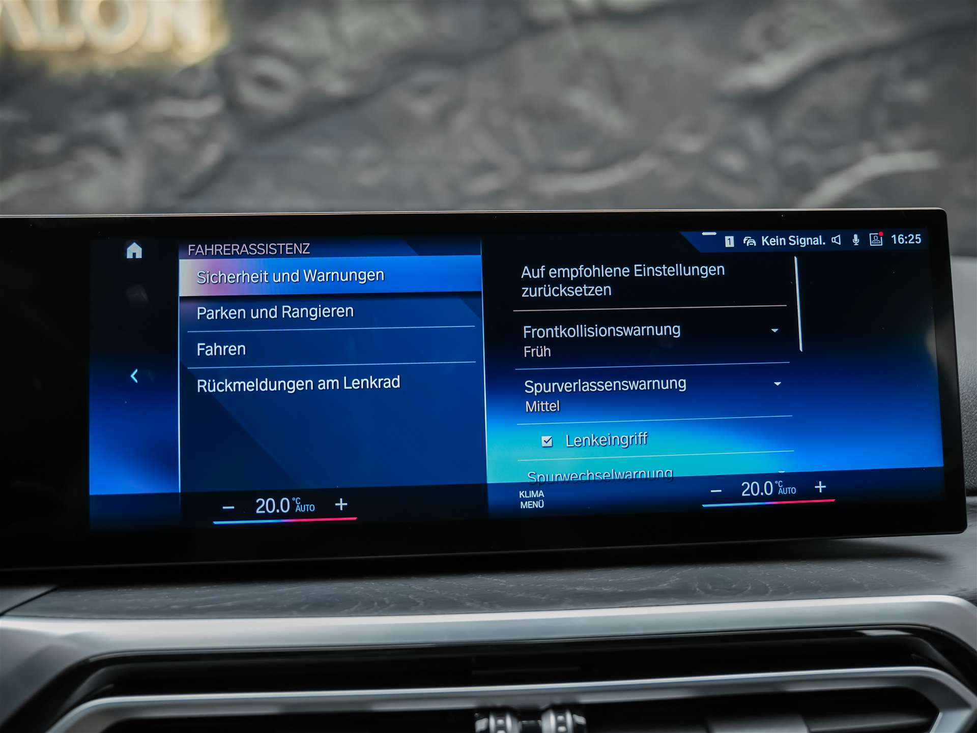 BMW 330i xDrive Steptronic M Sport *360° Kamera*Head Up Display*Abstandsregler*-image-35